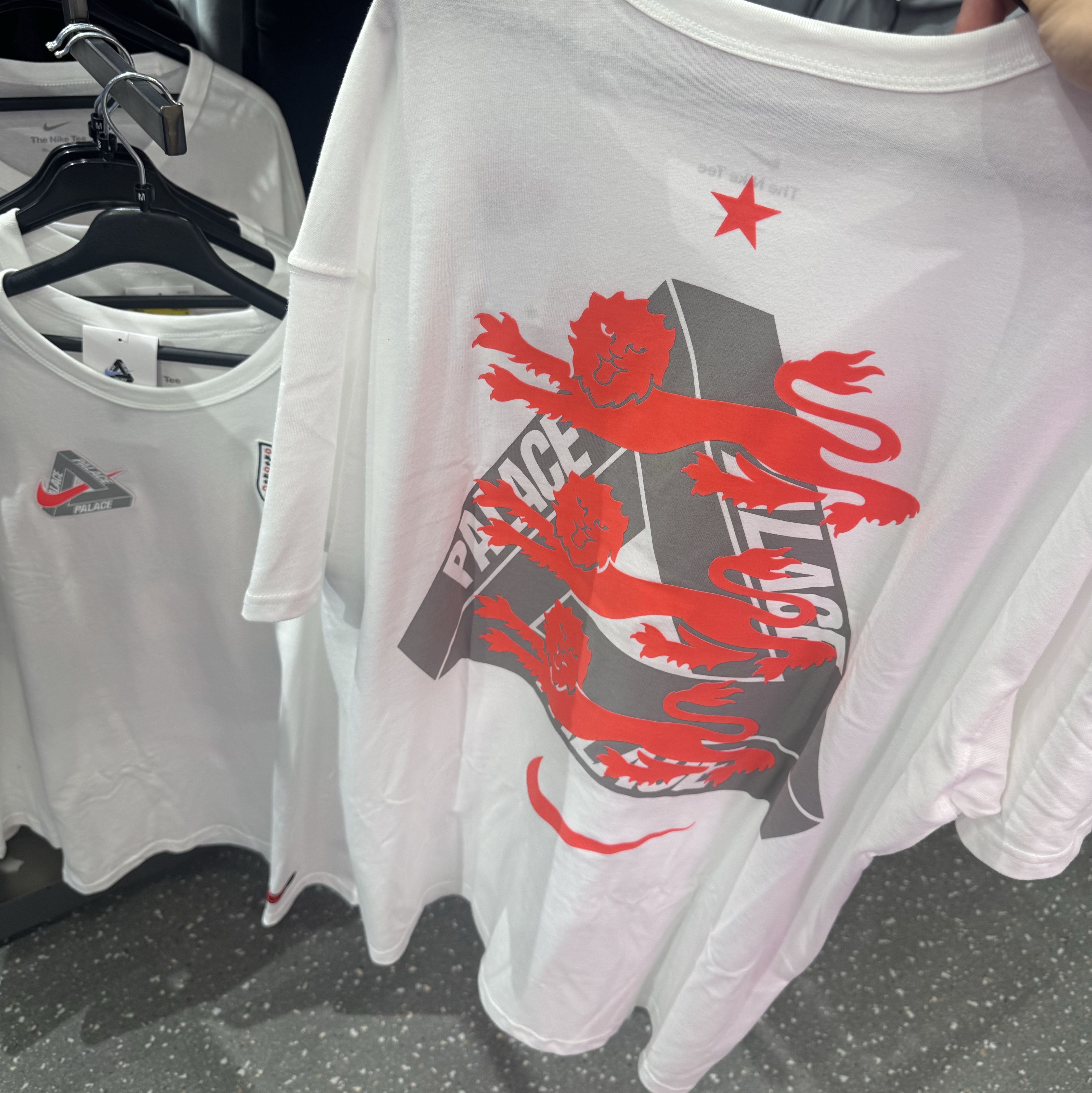 Palace x Nike England T-Shirt White 착용 스타일