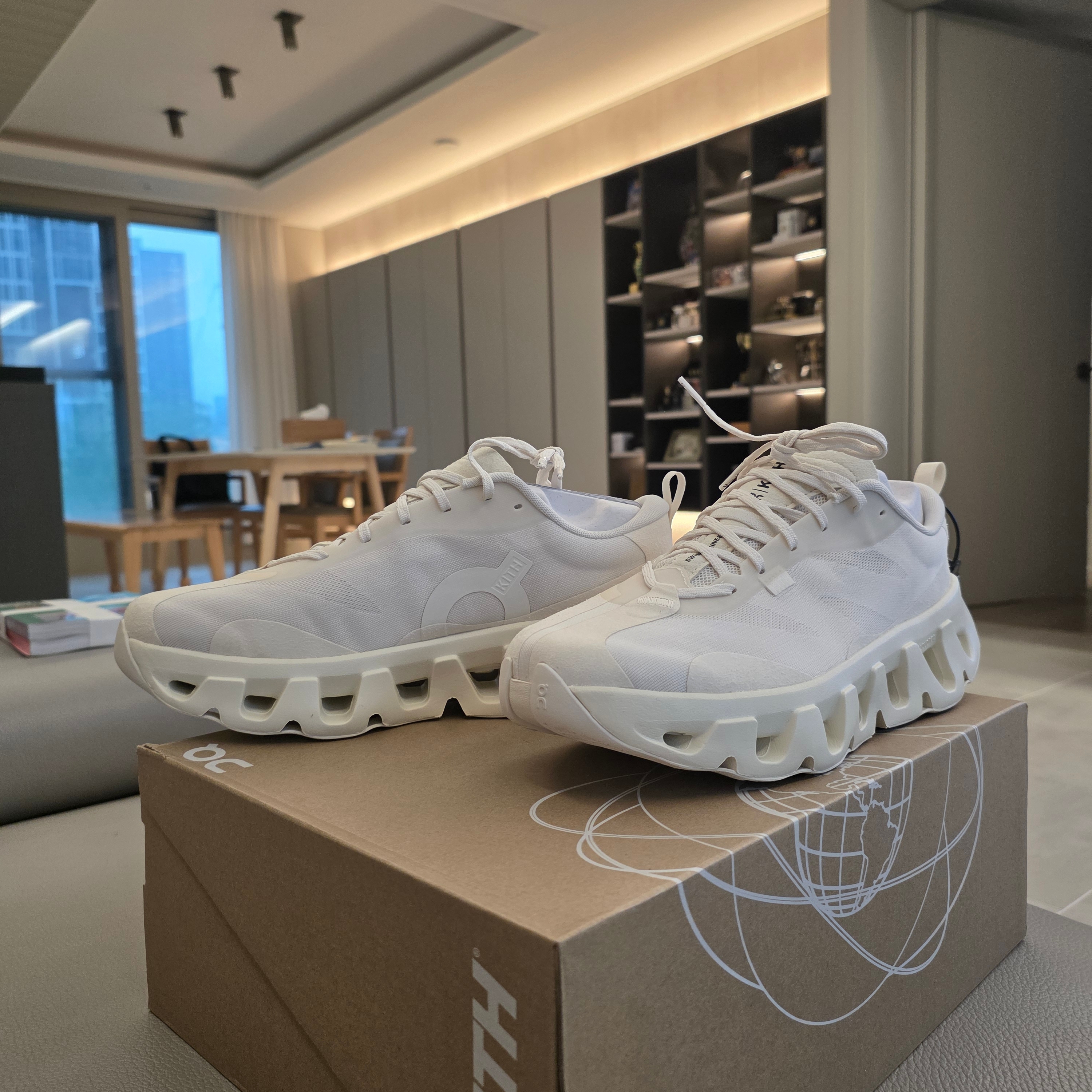 On Running x Kith K-Tech 1 Tofu 착용 스타일 - 1