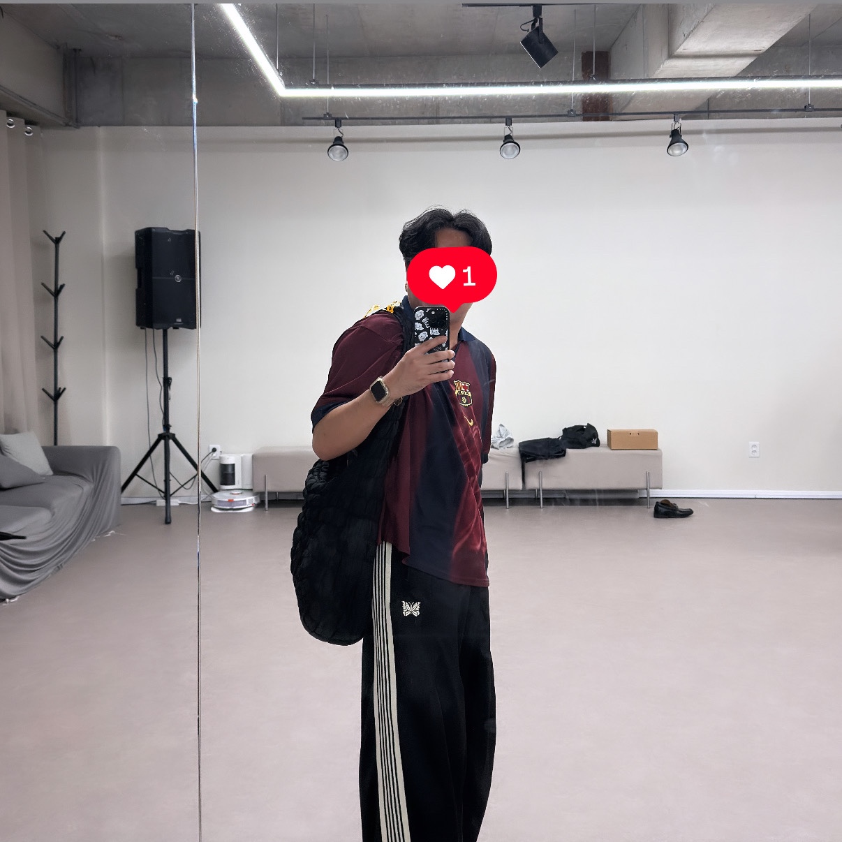 Nike FC Barcelona x Travis Scott Retro 2000/01 Home Skeleton Jersey Multicolor (Non Marking Ver.), Needles x Studious H.D. Poly Smooth Track Pants Black 착용 스타일
