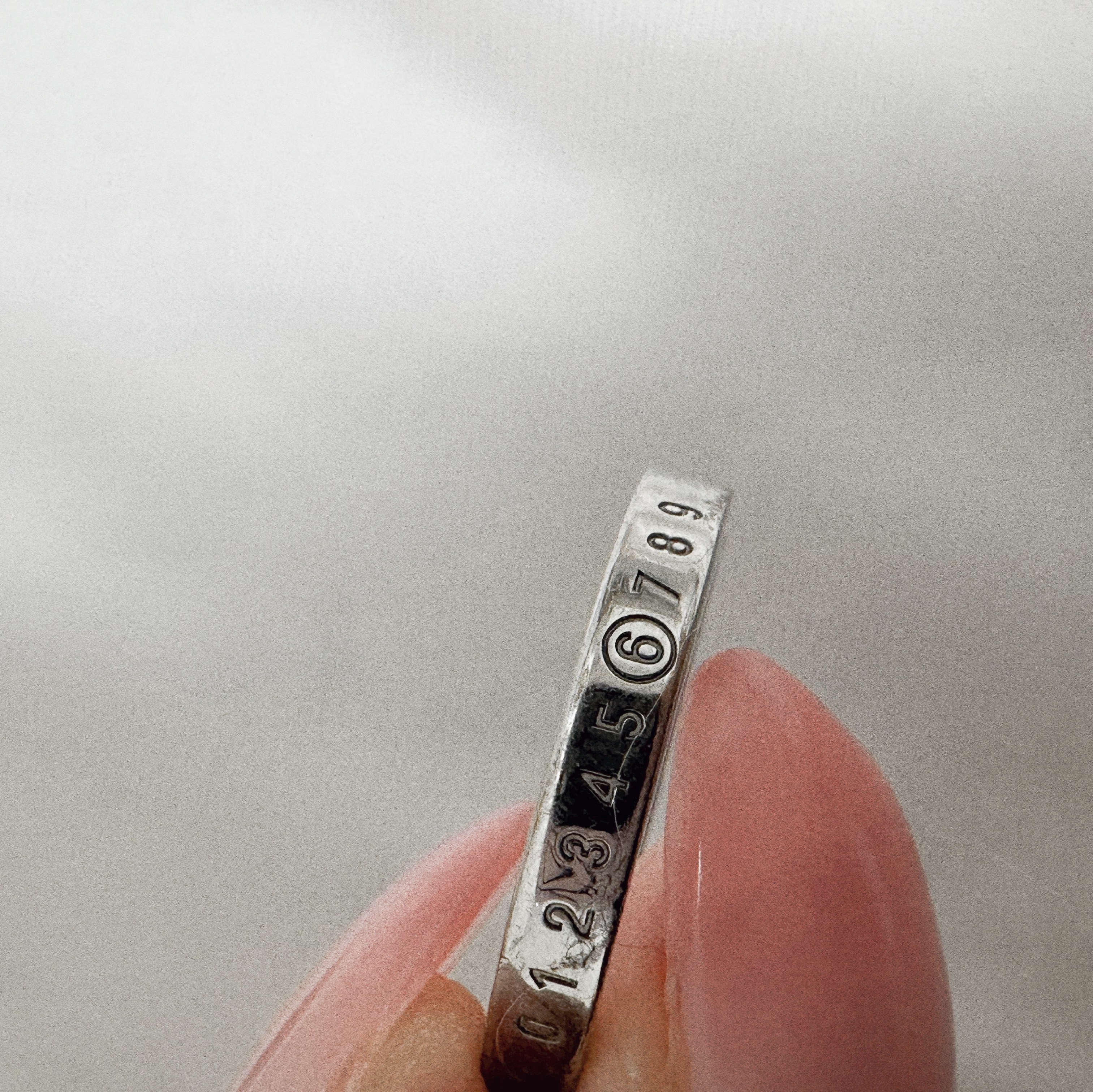 (W) MM6 Maison Margiela Numeric Minimal Signature Ring Silver Palladium 착용 스타일 - 1
