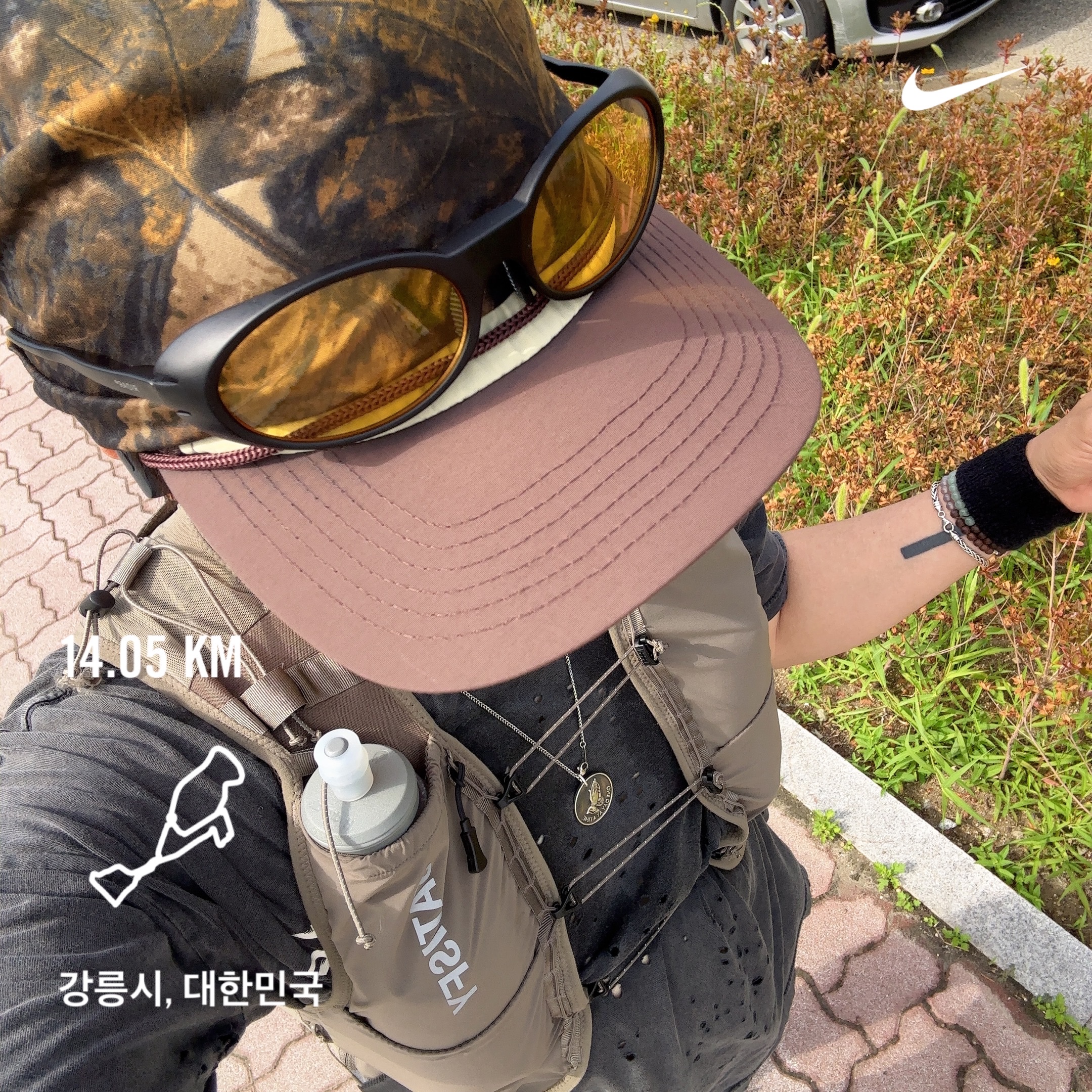 Satisfy Justice Cordura 5L Hydration Vest Falcon, Satisfy Re‑Possessed Softcell Patchwork Bandana Camo Leaves 착용 스타일