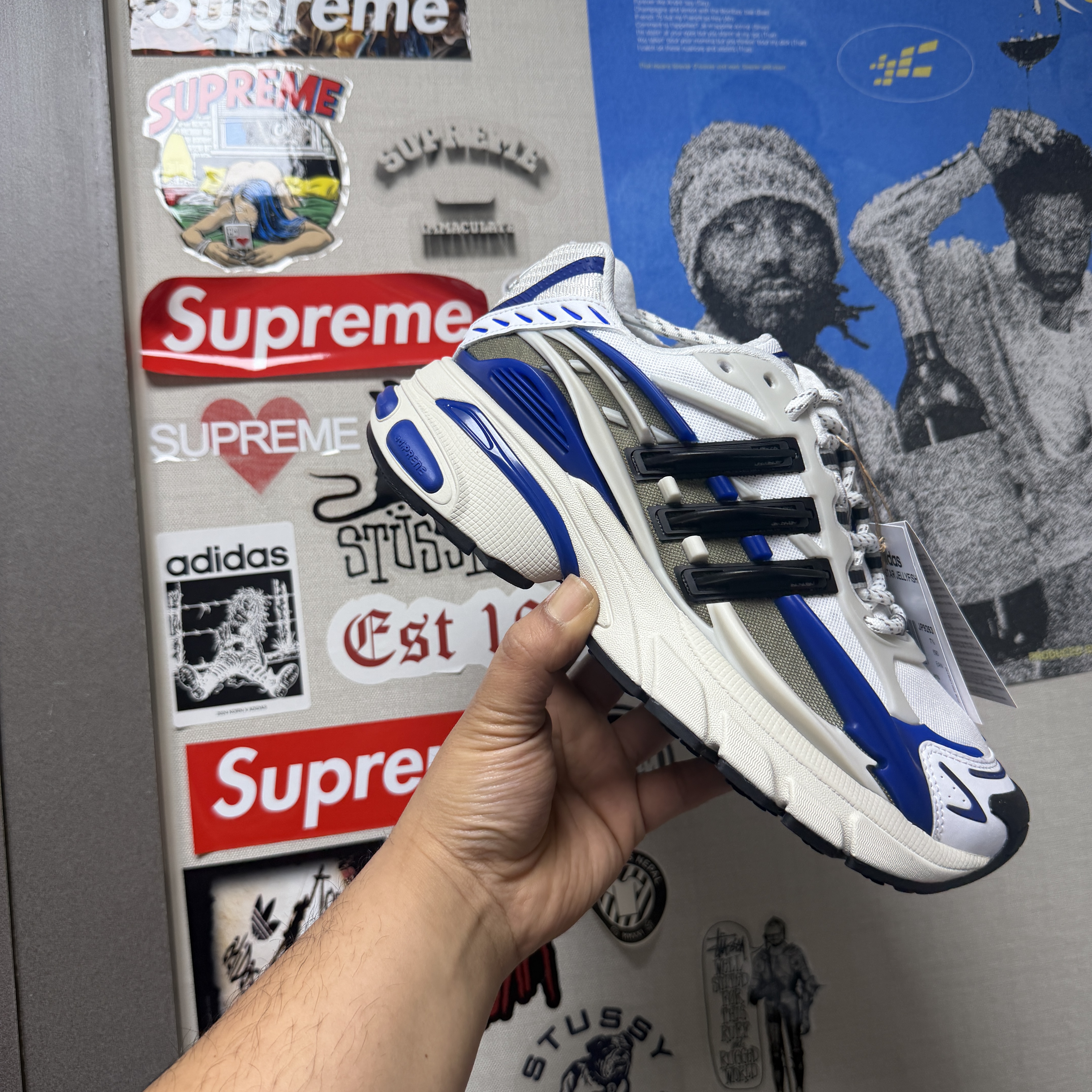 Peaceminusone x Verdy 5 Panel Ball Cap Red, Supreme x Umbro Rhinestone Track Jacket Black - 26SS 착용 스타일 - 5