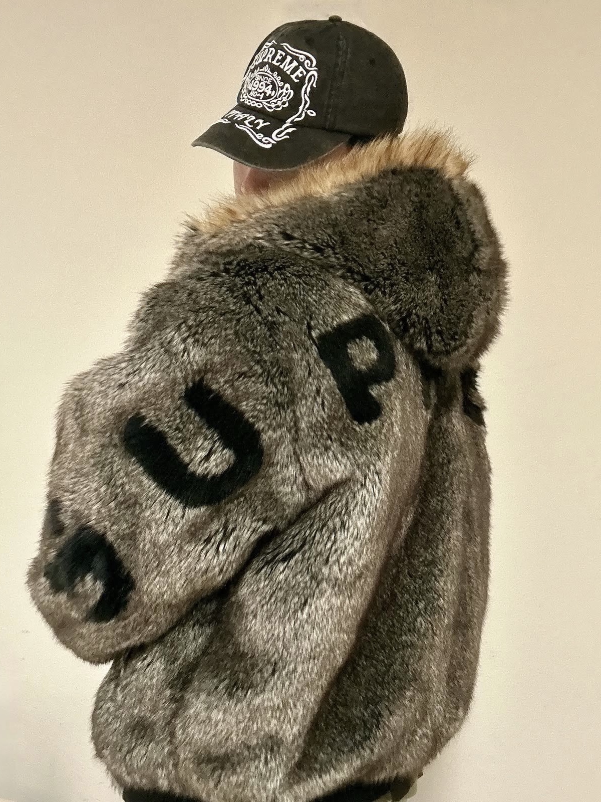 Supreme Reversible Faux Fur Hooded Work Jacket Red - 26SS, Supreme Reversible Faux Fur Hooded Work Jacket Denim - 26SS 착용 스타일 - 1