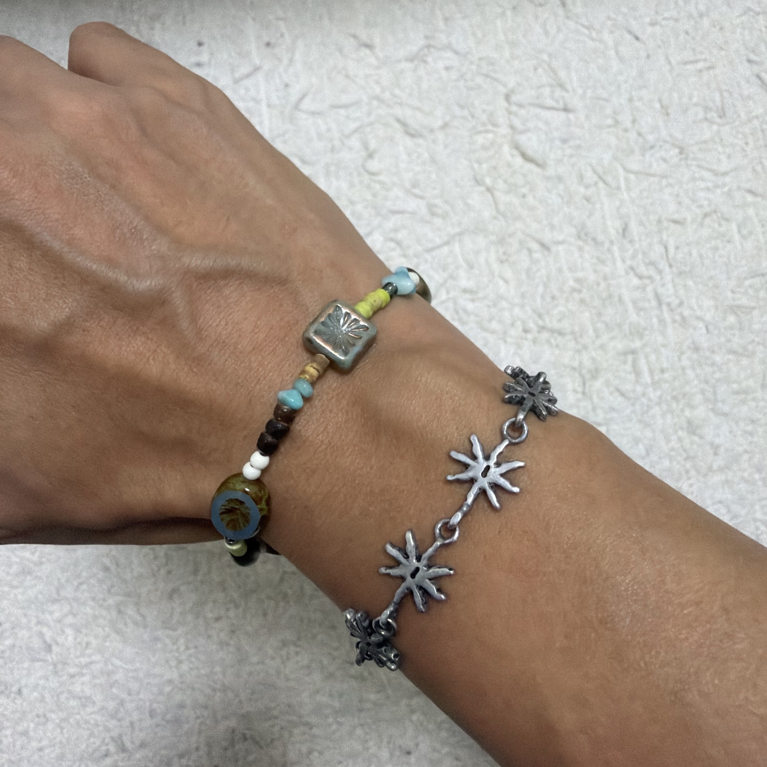 TOWTOW.ARCHIVE Sun Bracelet 착용 스타일