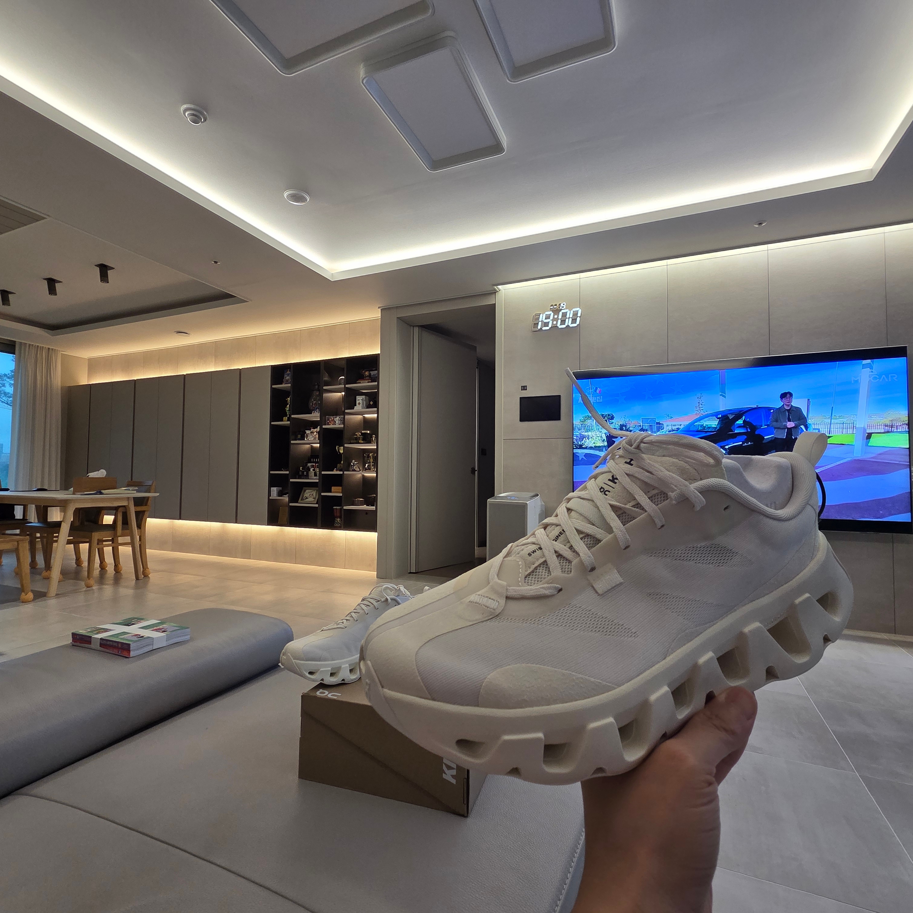 On Running x Kith K-Tech 1 Tofu 착용 스타일 - 2