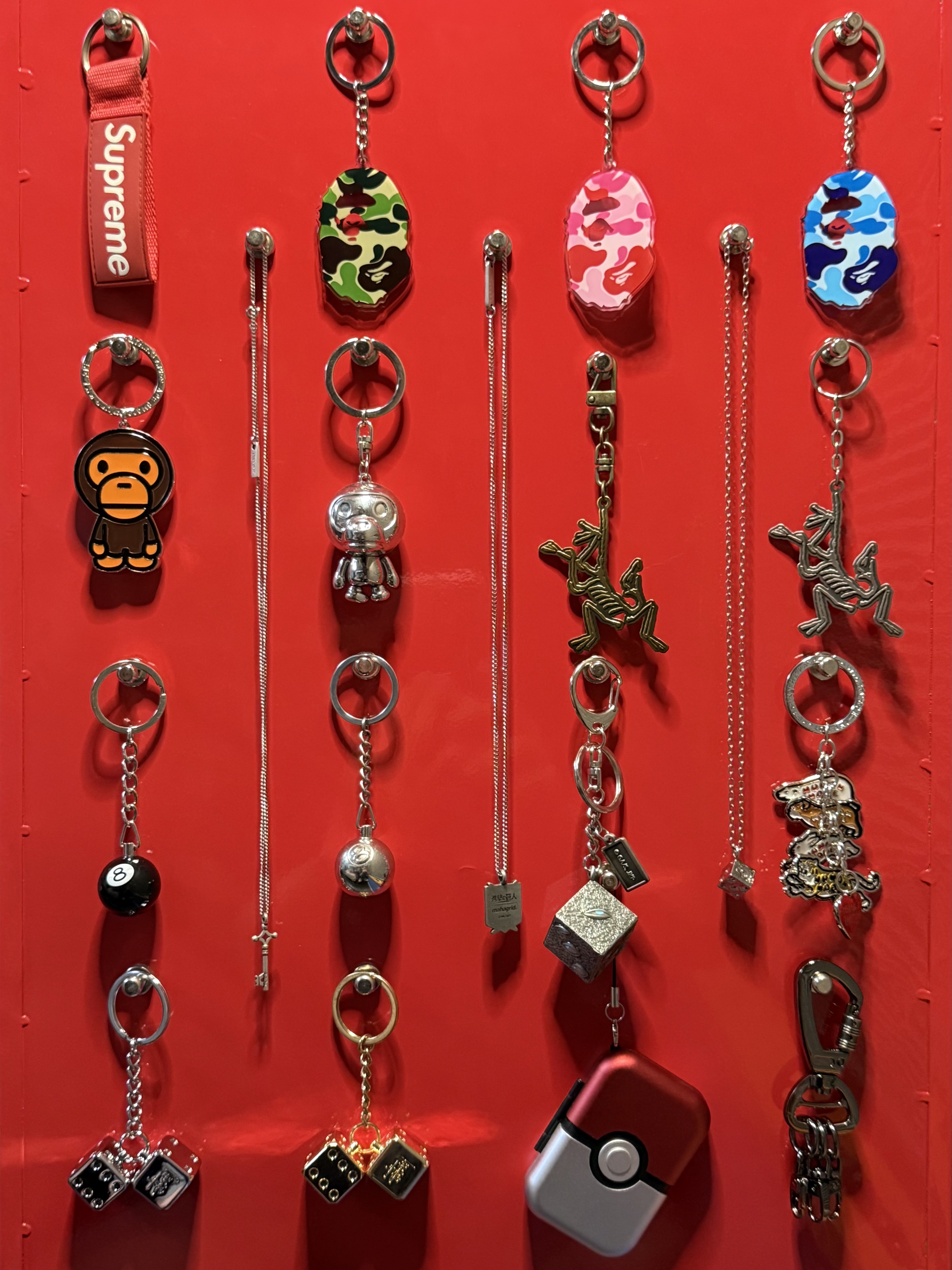 Supreme Webbing Keychain Red - 23SS, Supreme Webbing Keychain Red - 20FW 착용 스타일
