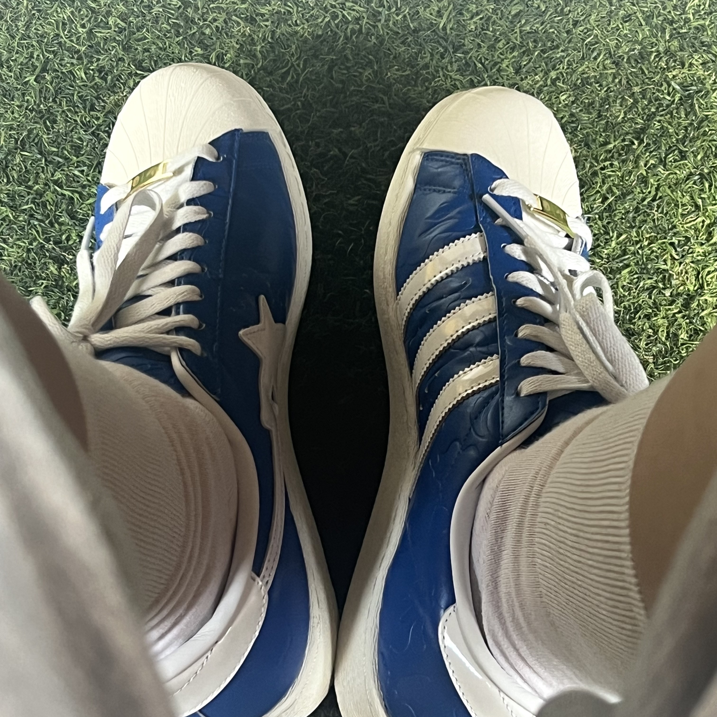 Adidas x BAPE Superstar Vintage Blue Cloud White 착용 스타일