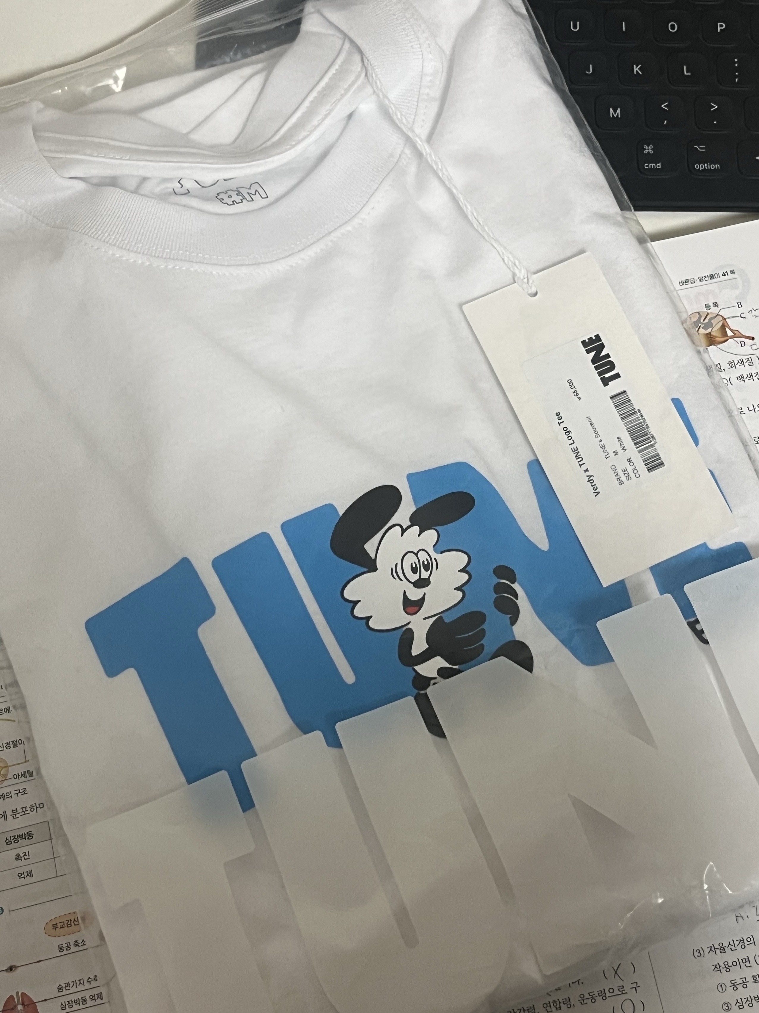 Verdy x Tune Logo T-Shirt White 착용 스타일