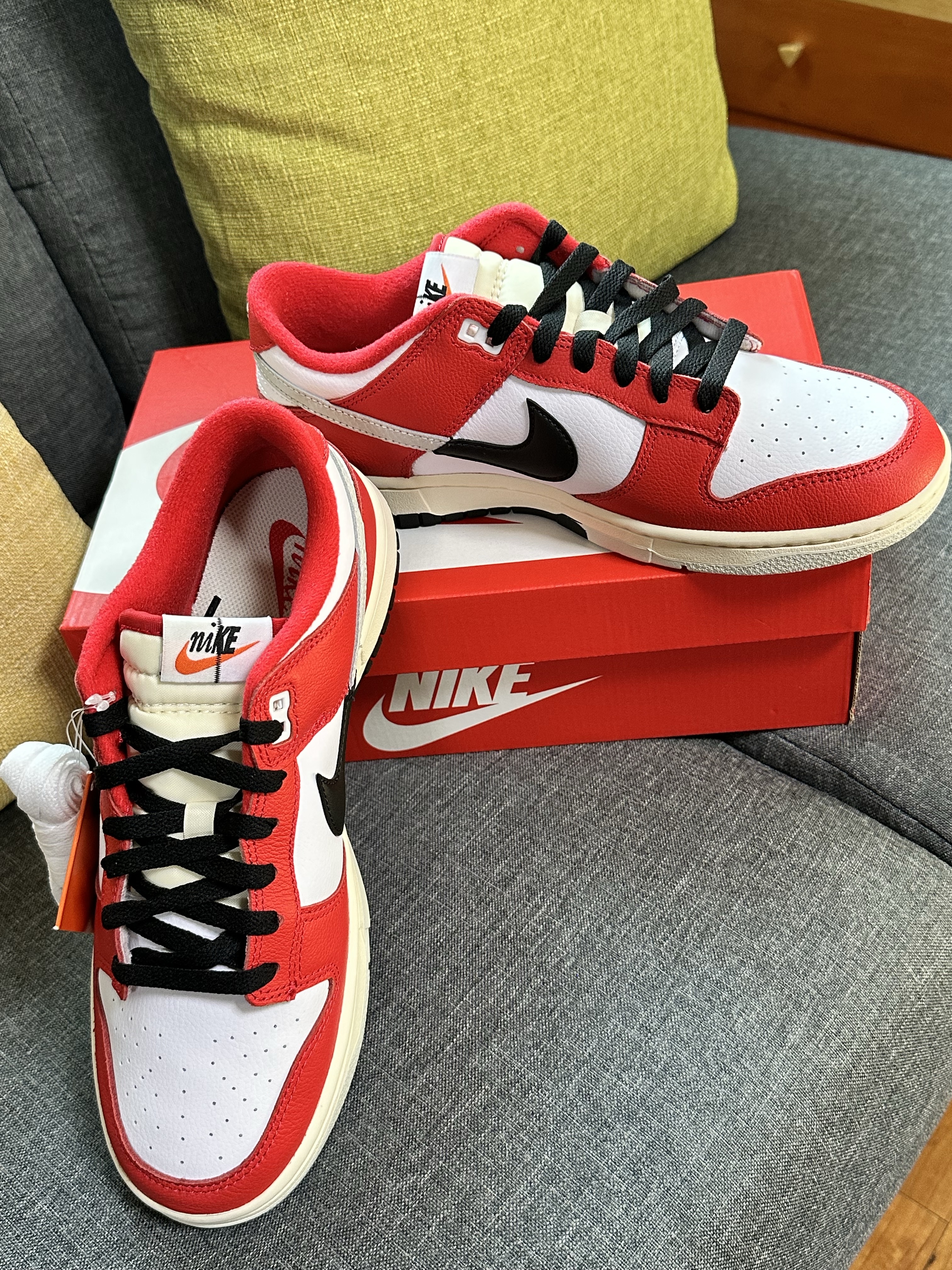 Nike Dunk Low Retro PRM University Red Black 착용 스타일