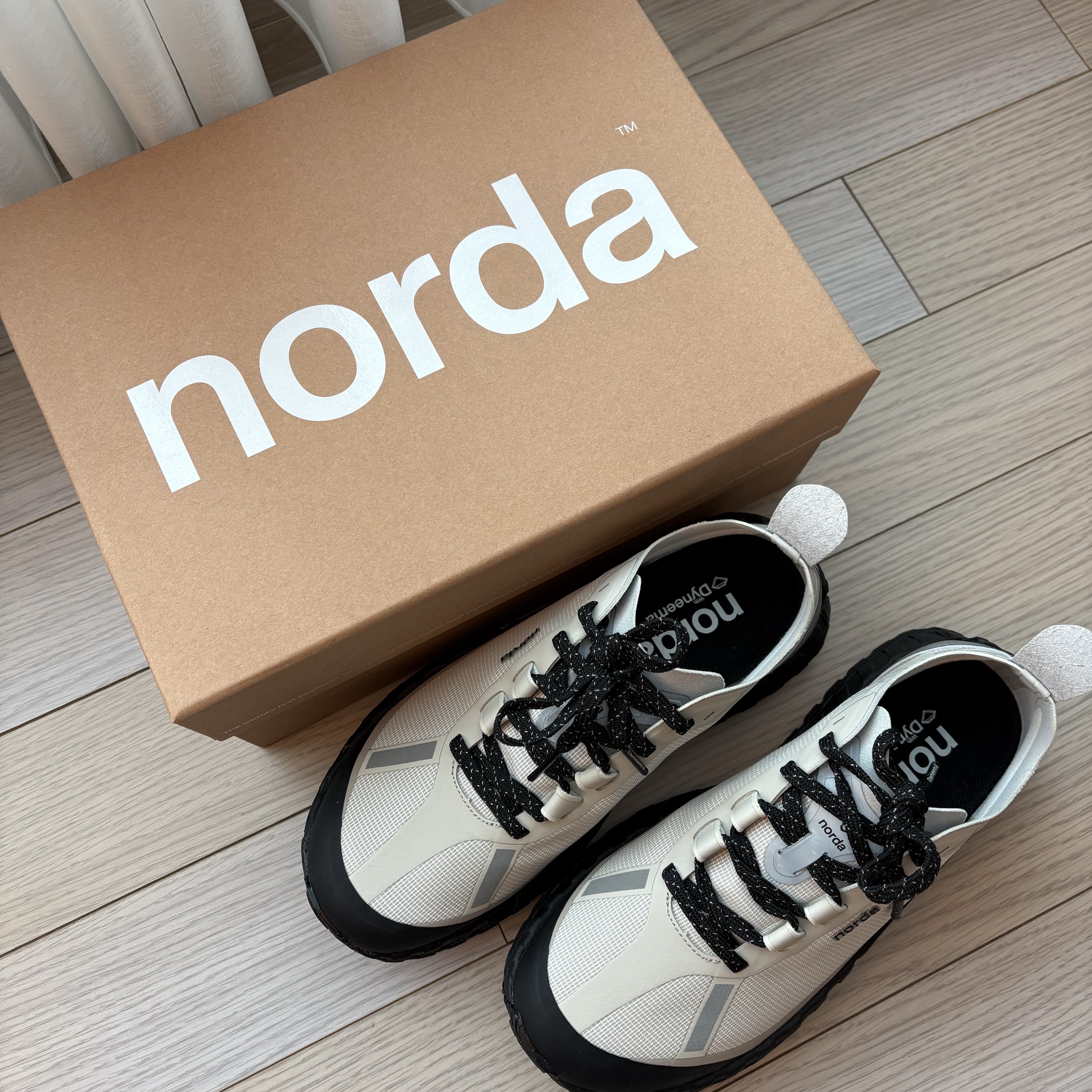 (W) Norda 001/A Cinder 착용 스타일 - 2