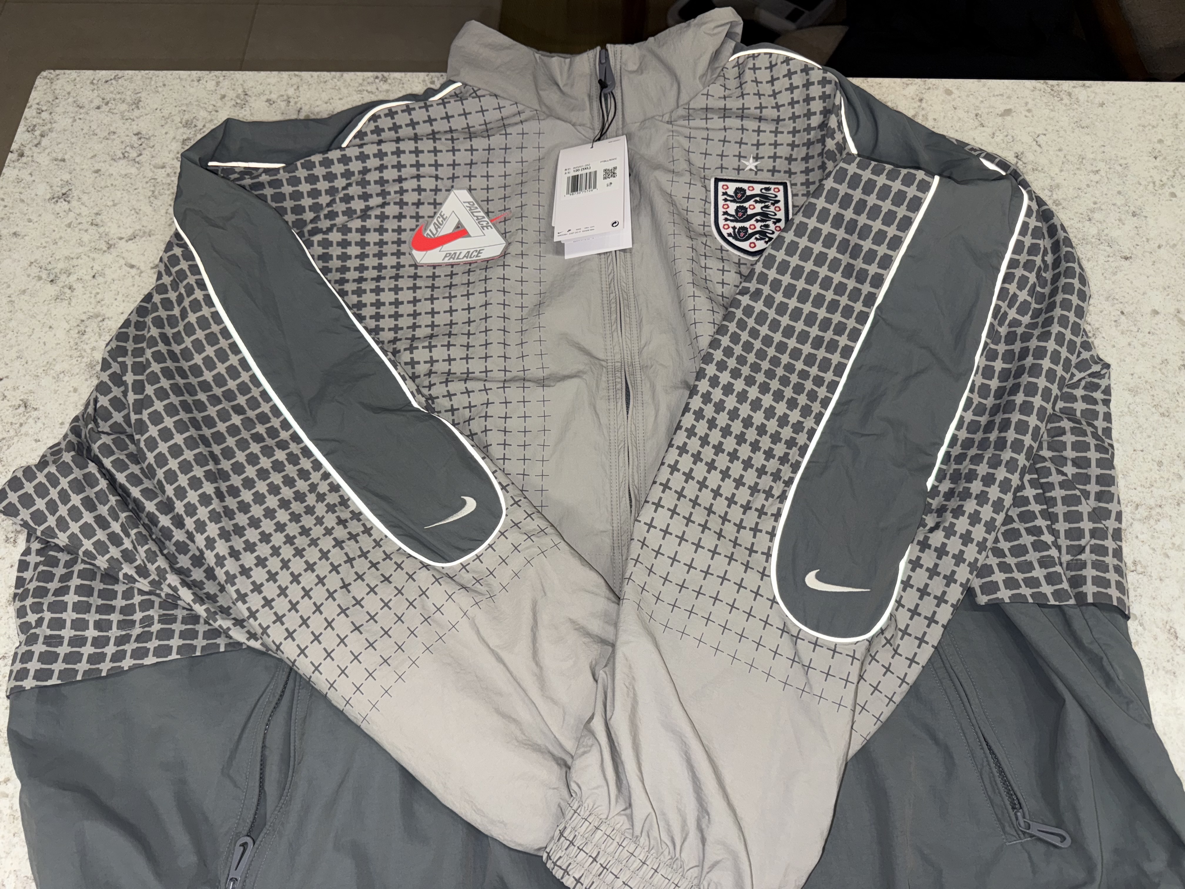 Palace x Nike England Track Jacket Pewter Grey Cool Grey 착용 스타일 - 8