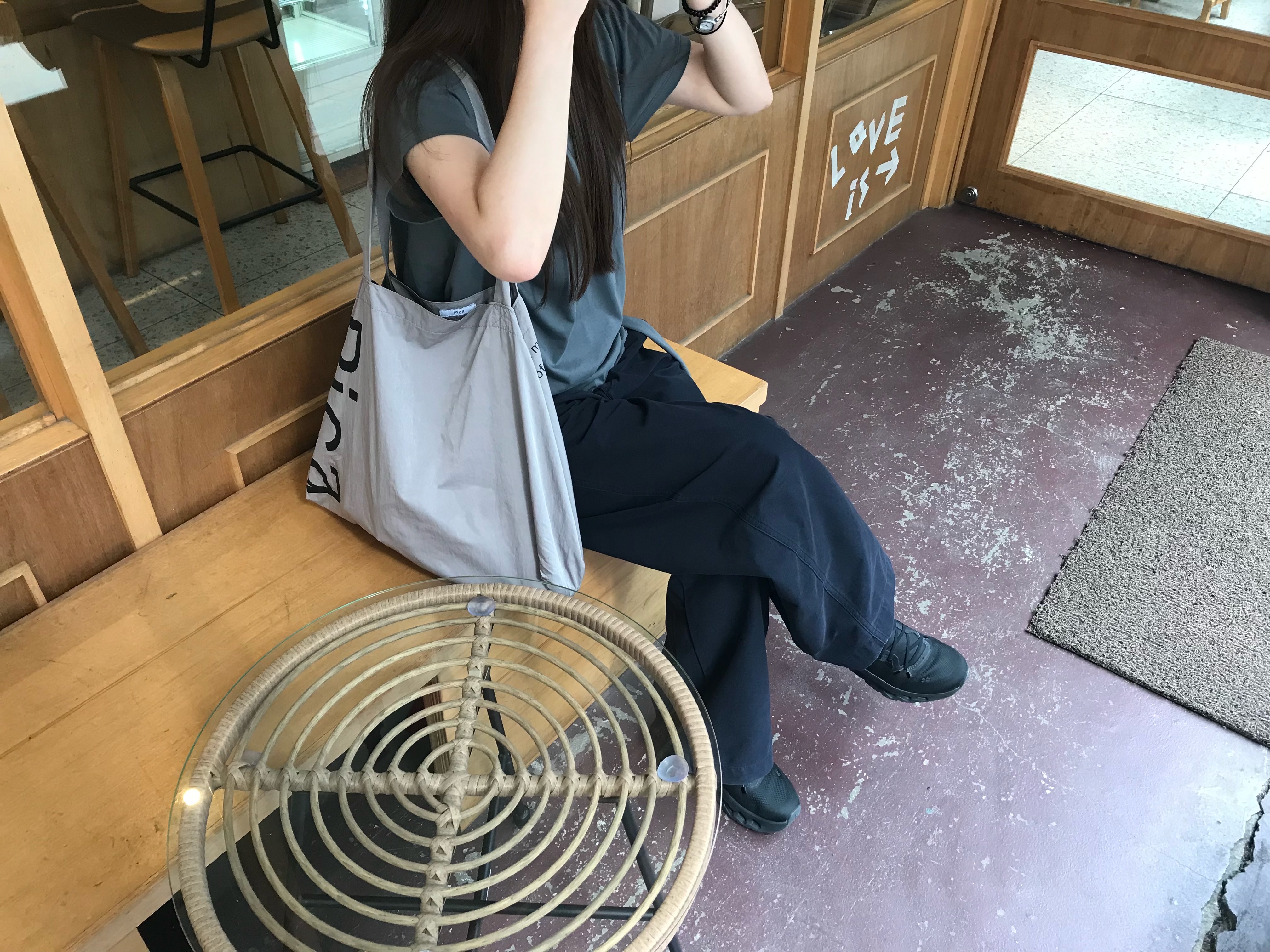 (W) On Running Cloudtilt Eclipse Black 착용 스타일 - 3