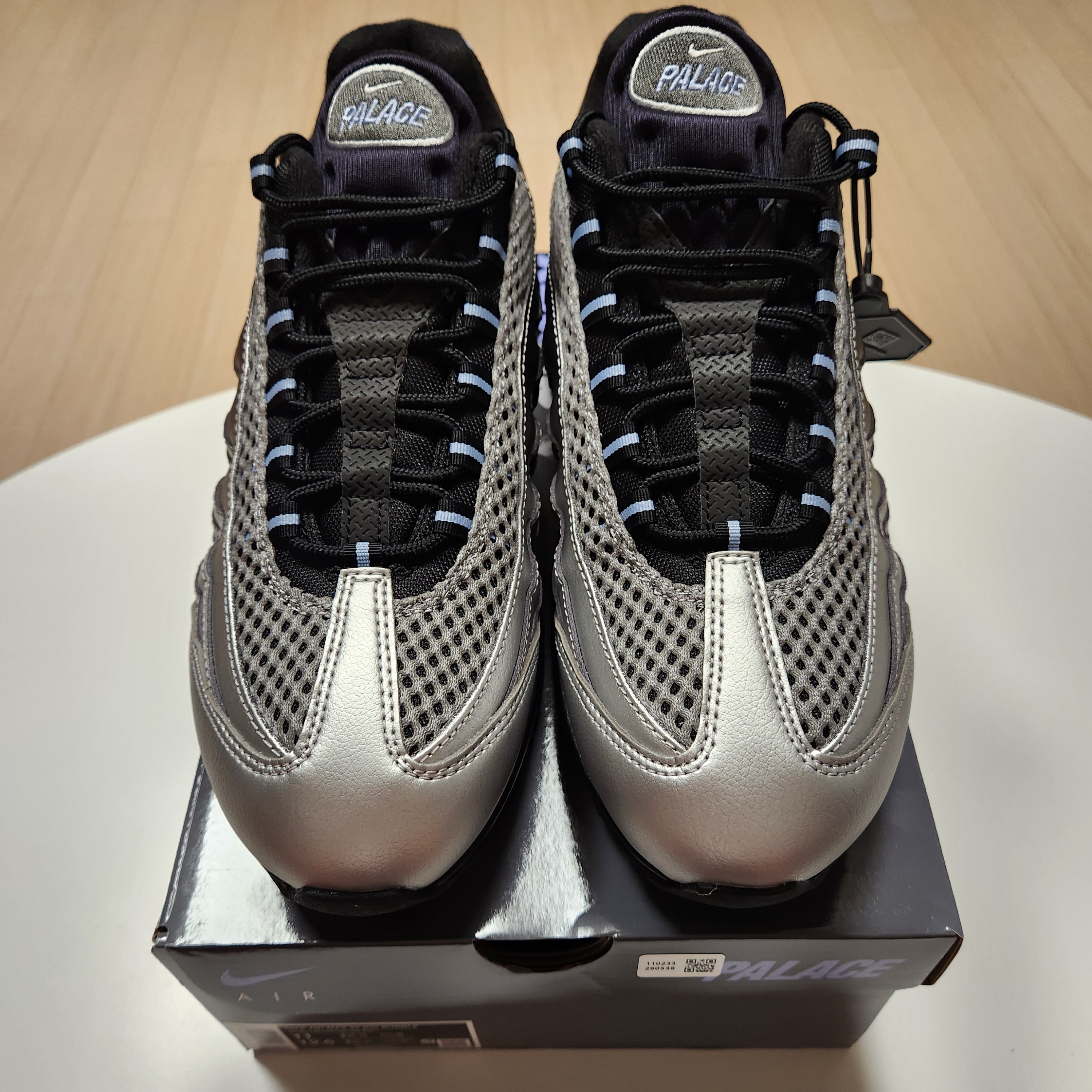 Nike x Palace Air Max 95 Metallic Silver Aluminum 착용 스타일 - 5