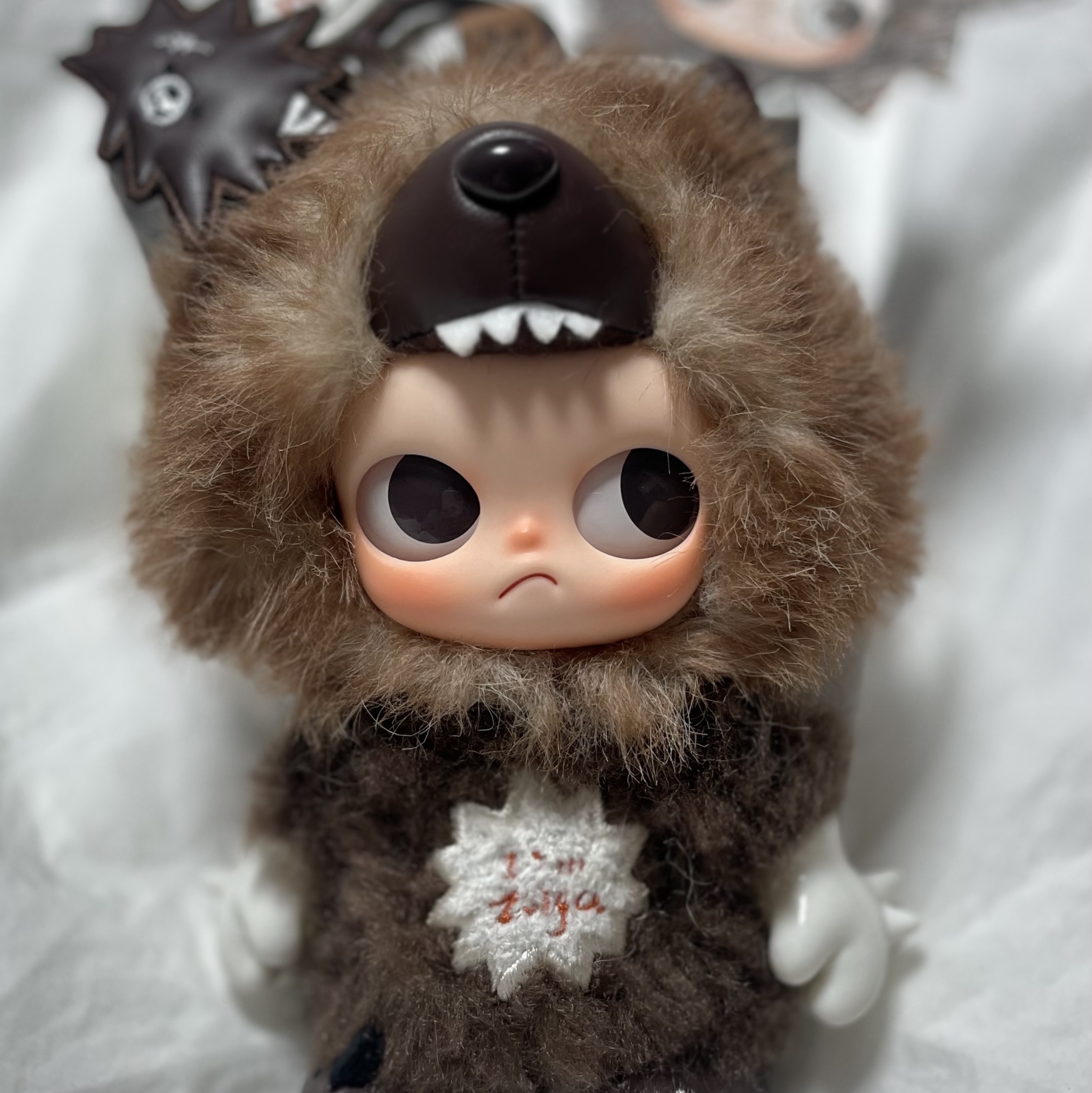 Pop Mart Zsiga I'm Zsiga Series Vinyl Push Pendant Fearless (Opened Case) 착용 스타일