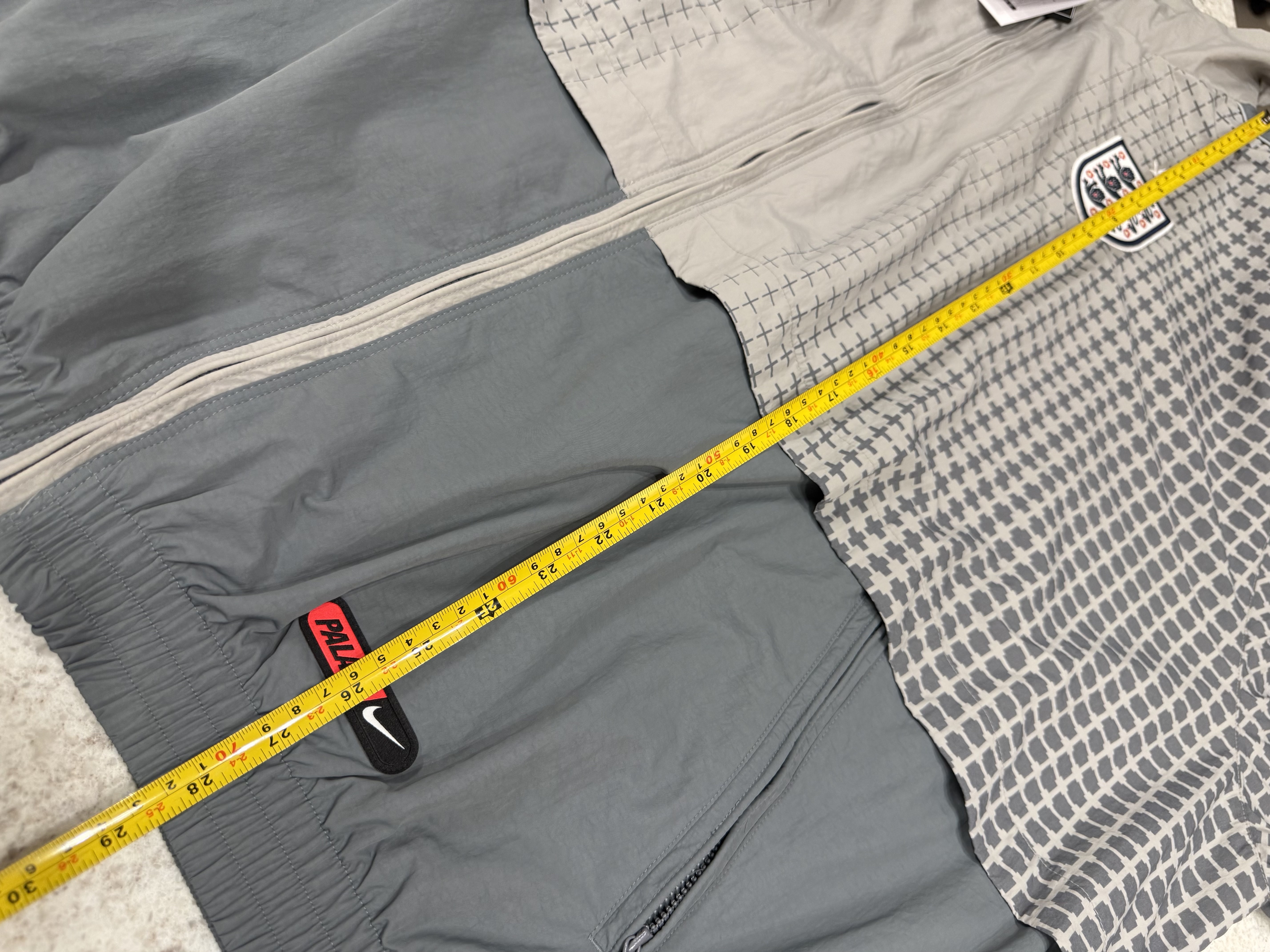 Palace x Nike England Track Jacket Pewter Grey Cool Grey 착용 스타일 - 2
