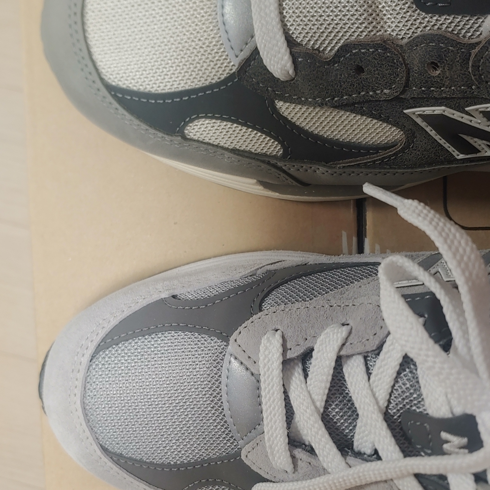 New Balance 992 Made in USA Shadow Grey, New Balance 992 Made in USA Core Grey Silver Metallic 착용 스타일 - 2