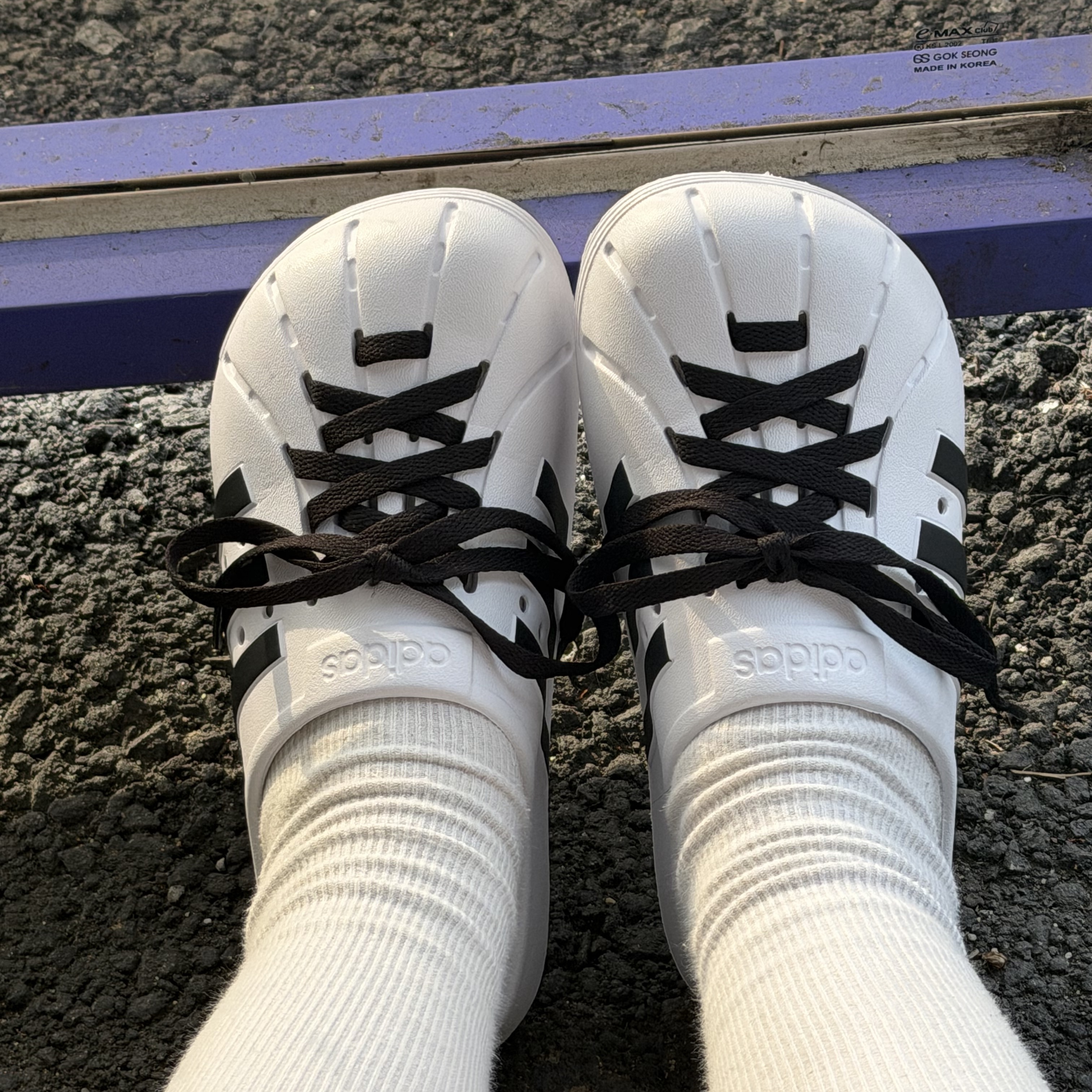 Adidas Adilette Clog White Black 착용 스타일