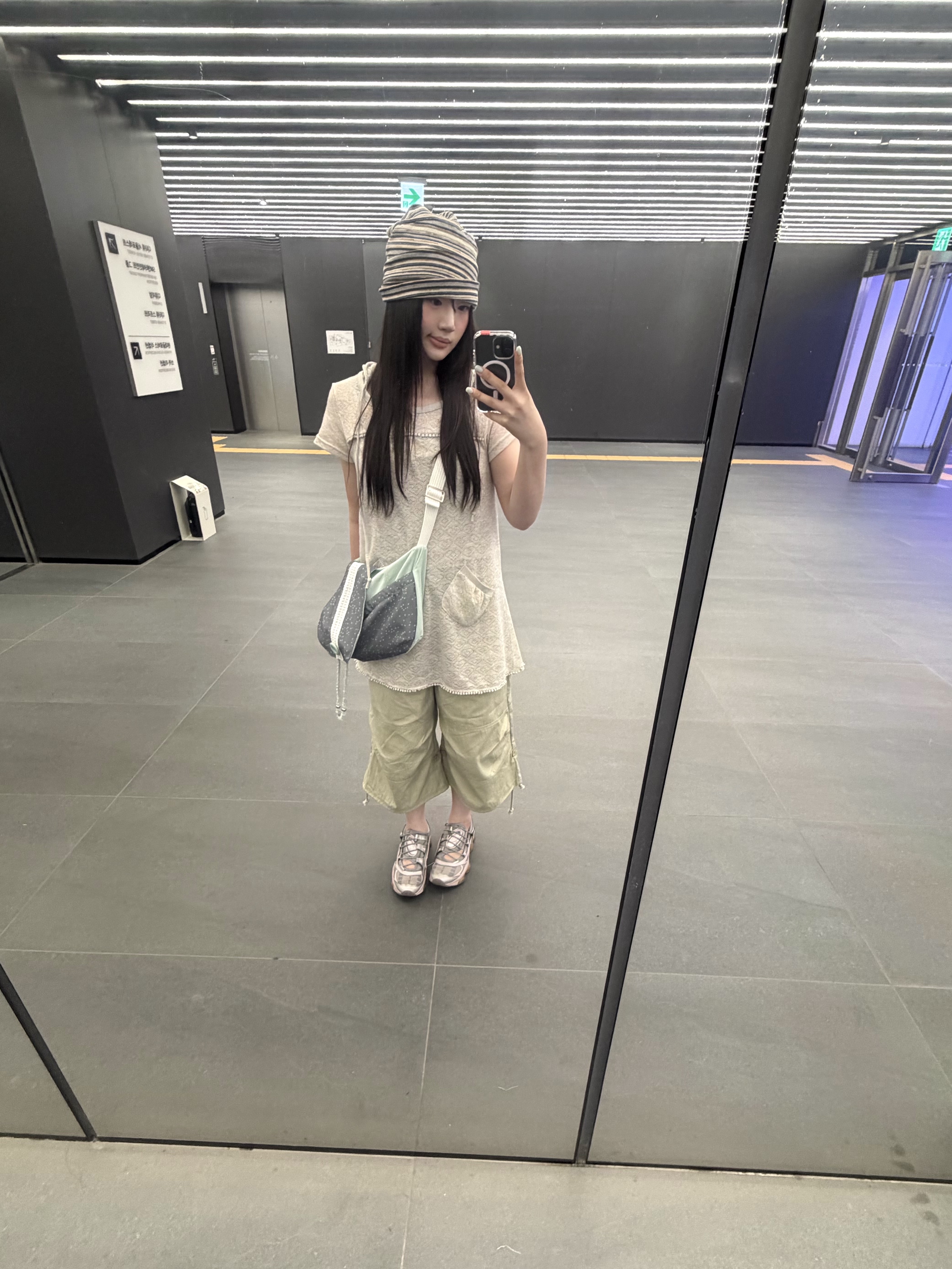 (W) Asics x Kiko Kostadinov x Hysteric Glamour Gel-Quantum Cotton Candy, SLBS PRSM Clear Magnet Case for iPhone17 Series 착용 스타일