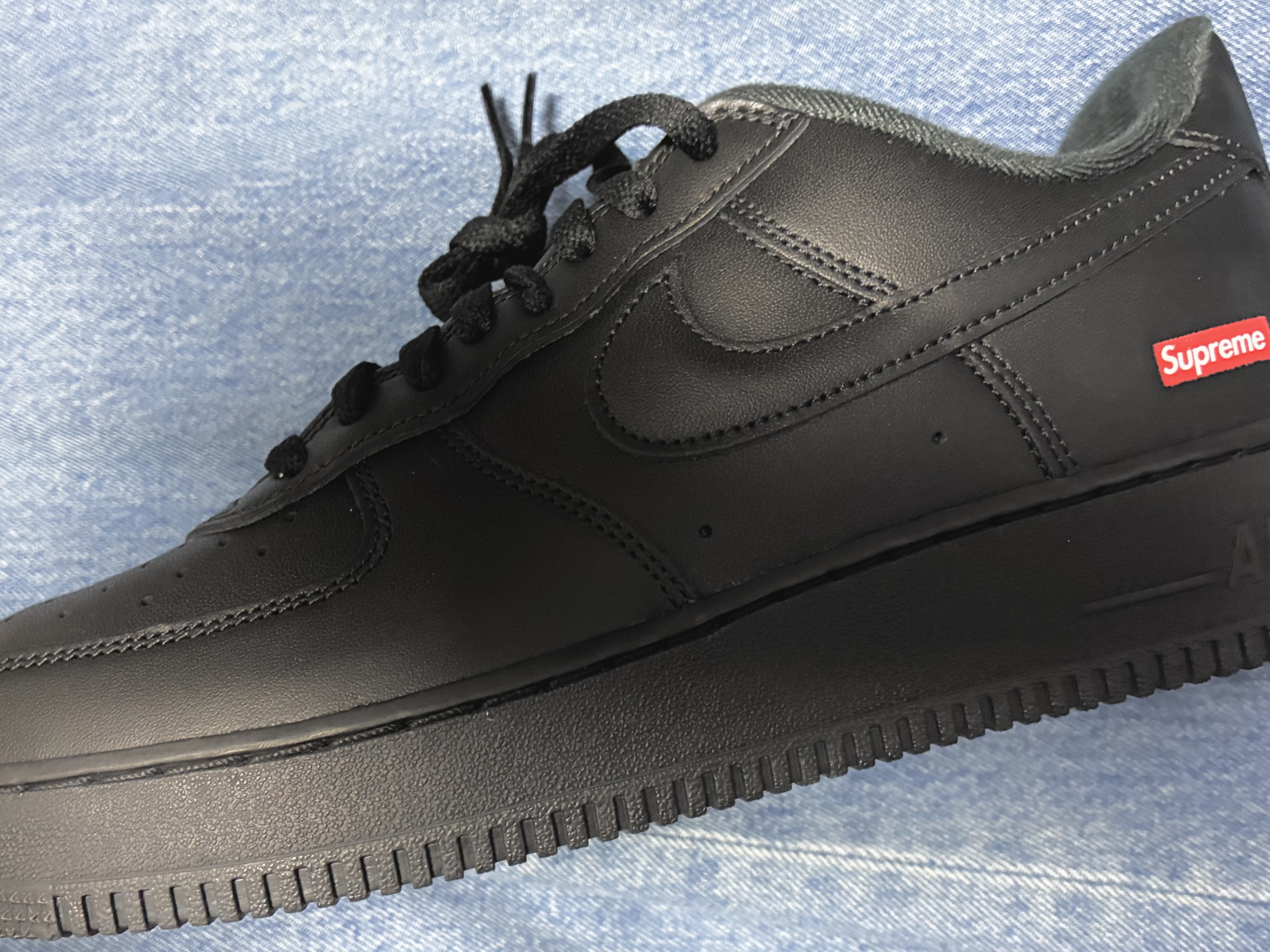 Nike x Supreme Air Force 1 Low Black 착용 스타일