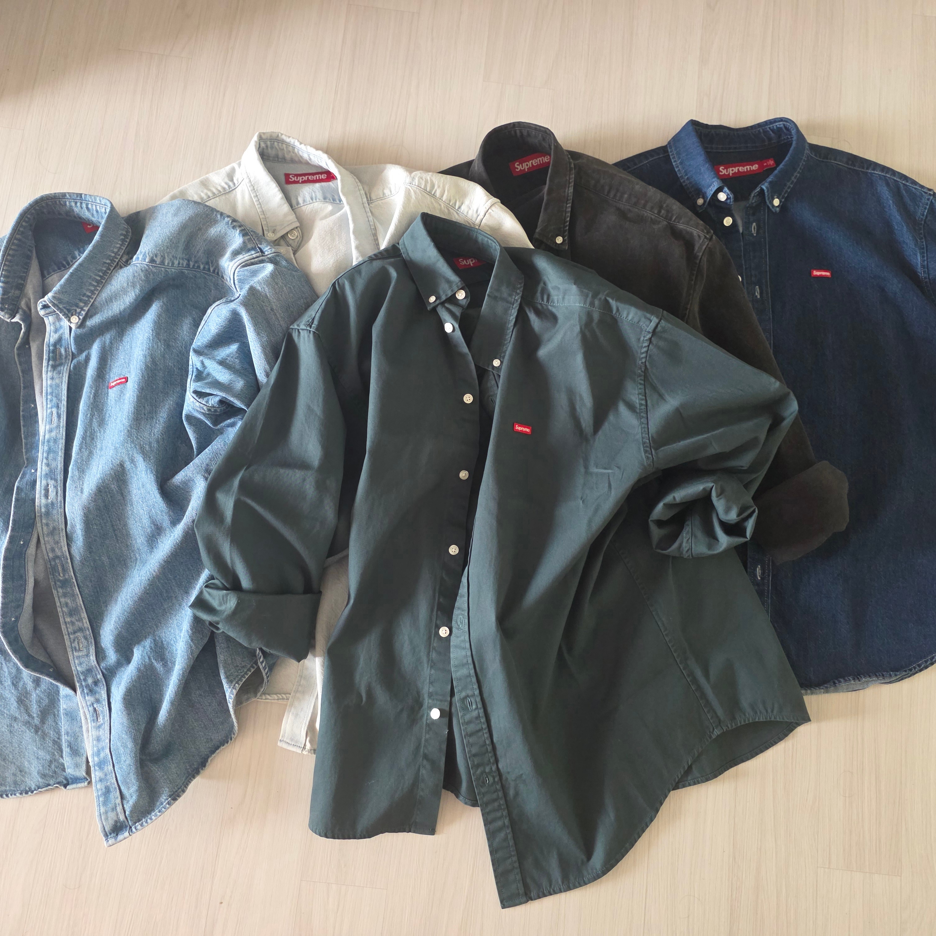 Supreme Small Box Shirt Washed Denim - 24FW, Supreme Small Box Denim Shirt Black - 25FW 착용 스타일