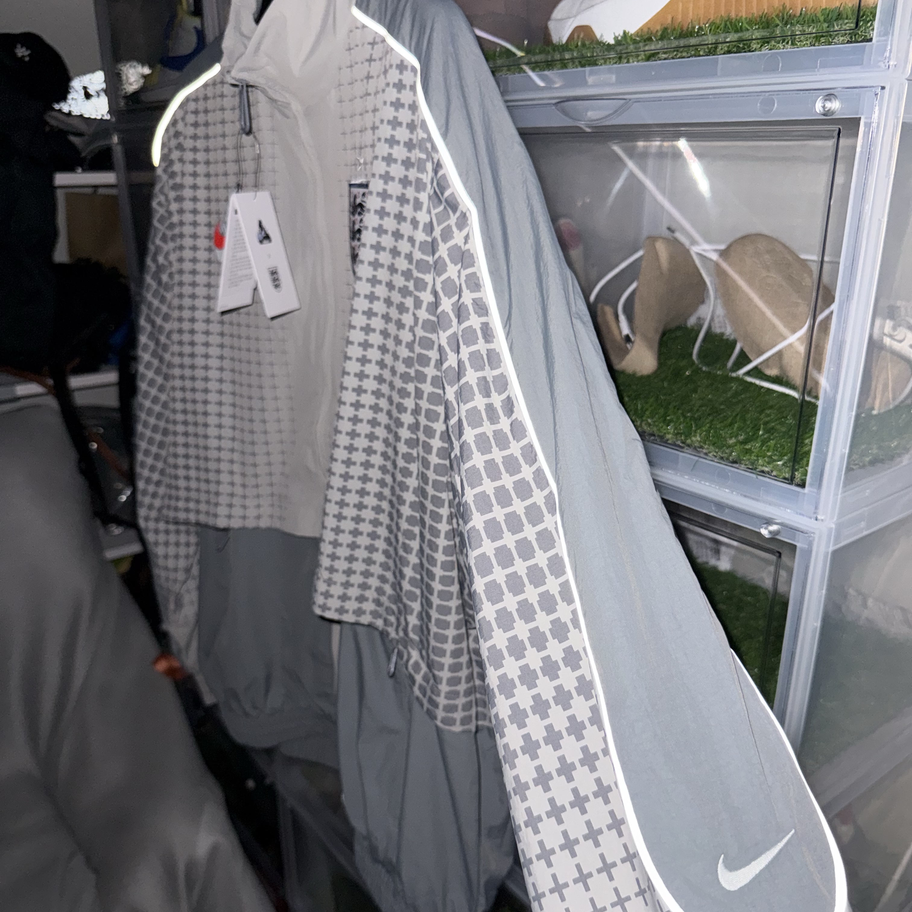 Palace x Nike England Track Jacket Pewter Grey Cool Grey 착용 스타일 - 7