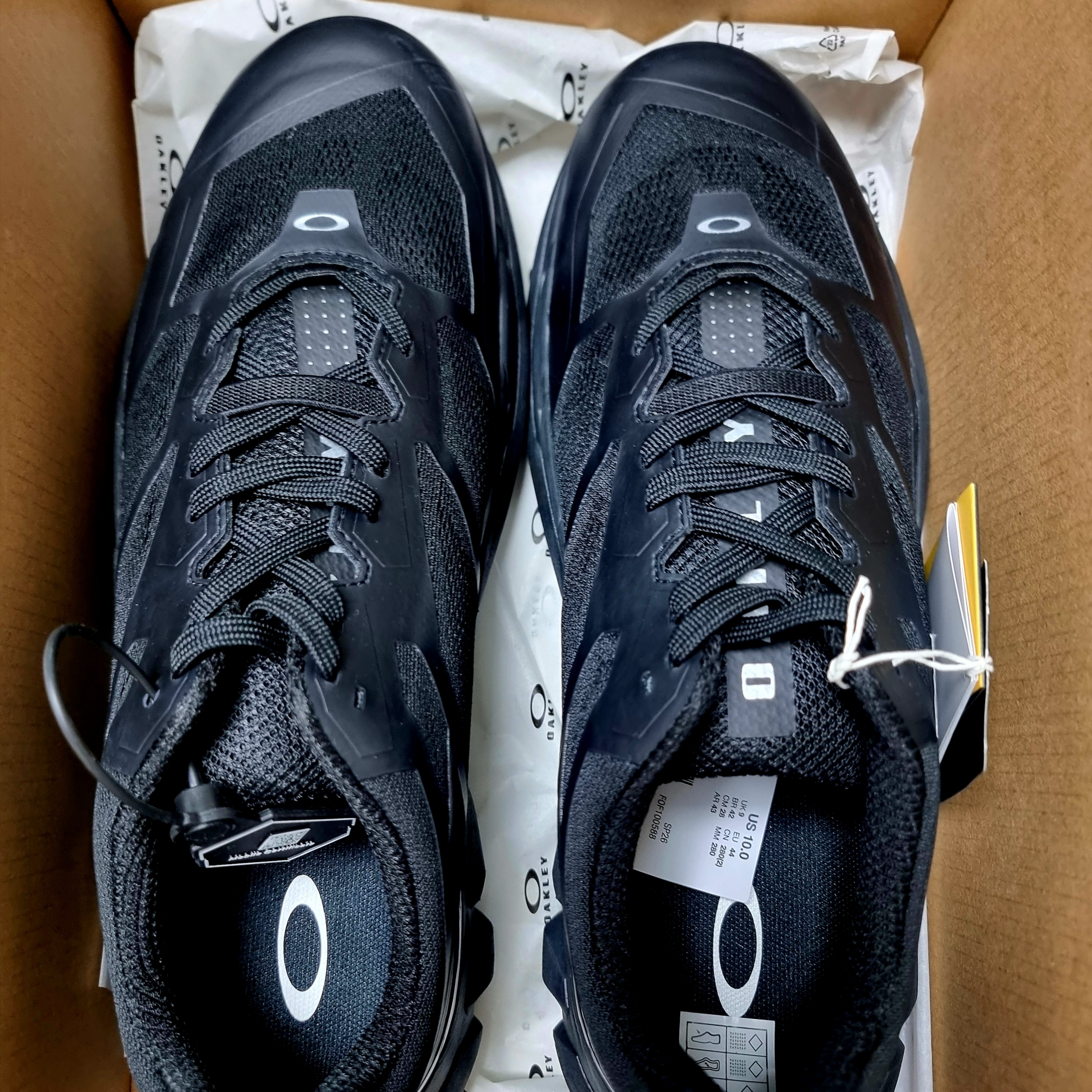 Oakley Light Breathe Triple Black 착용 스타일 - 1