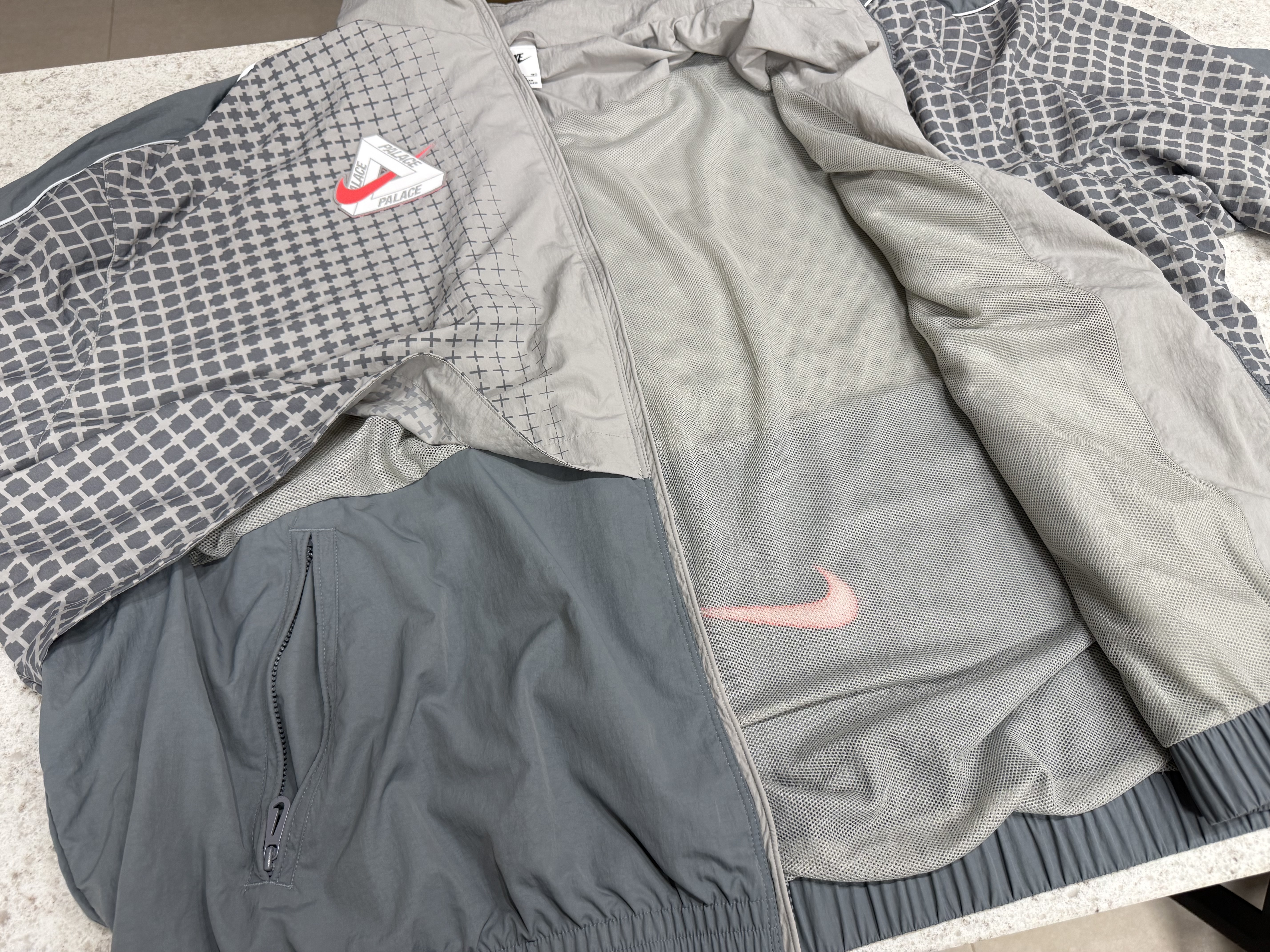 Palace x Nike England Track Jacket Pewter Grey Cool Grey 착용 스타일 - 6