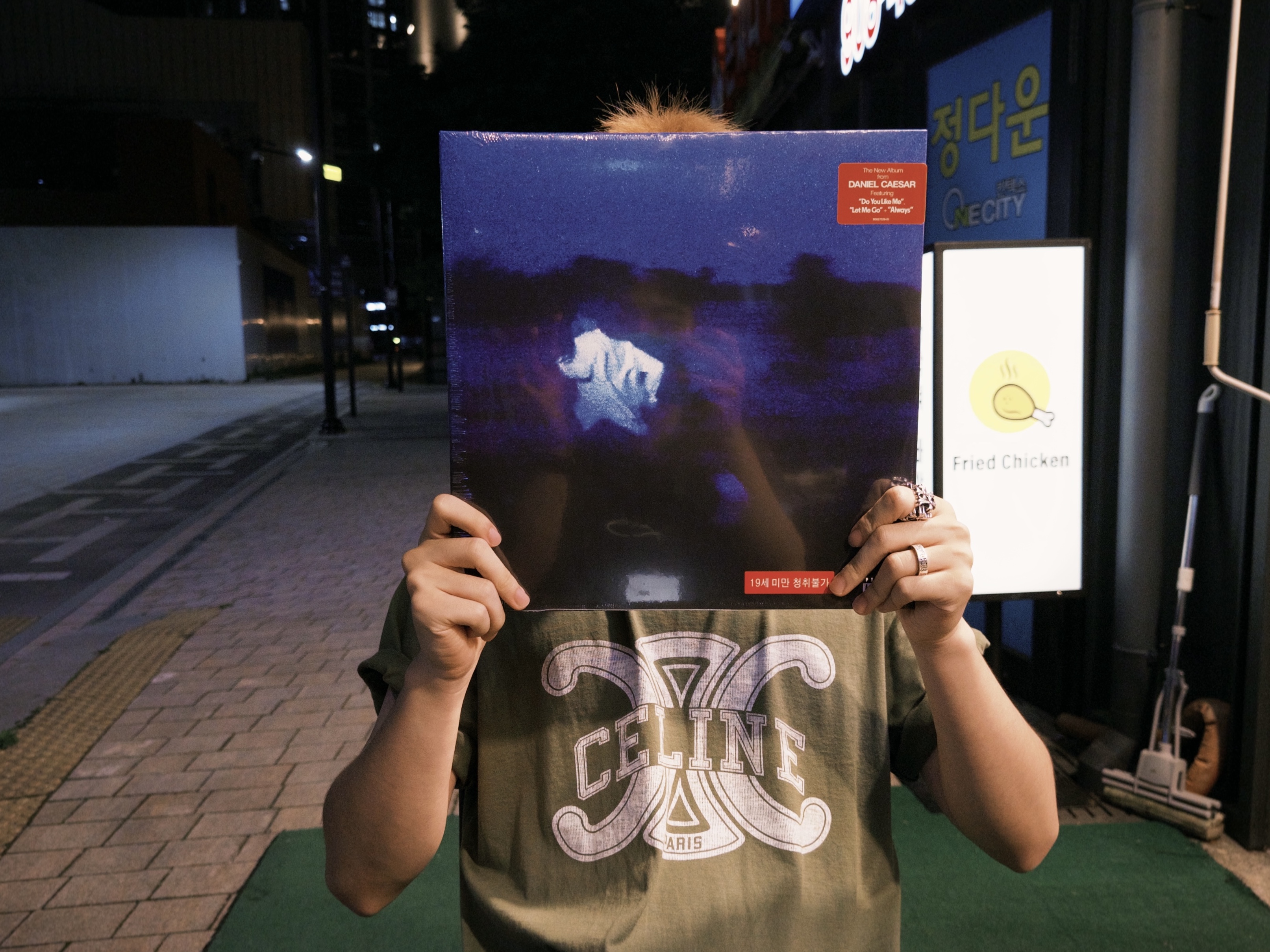 Daniel Caesar 3rd Album Never Enough LP Black (2LP), Celine Loose T-Shirt in Cotton Jersey Khaki Off White 착용 스타일
