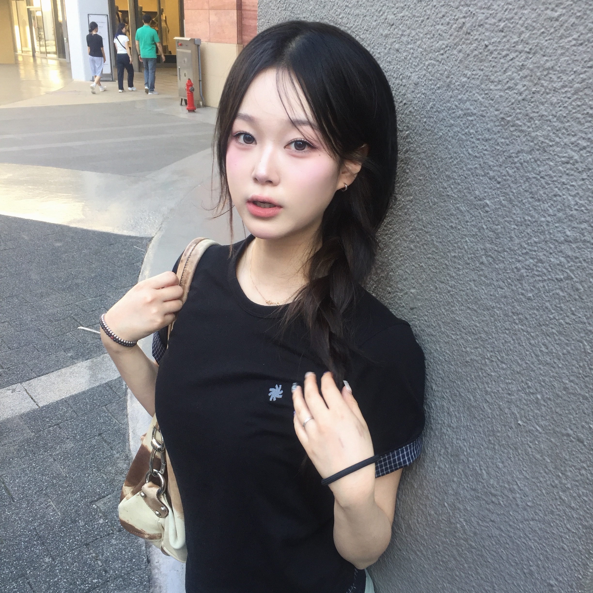 SLOW RECORD HOUSE Layered Check Roll-Up T-Shirt Black 착용 스타일 - 1