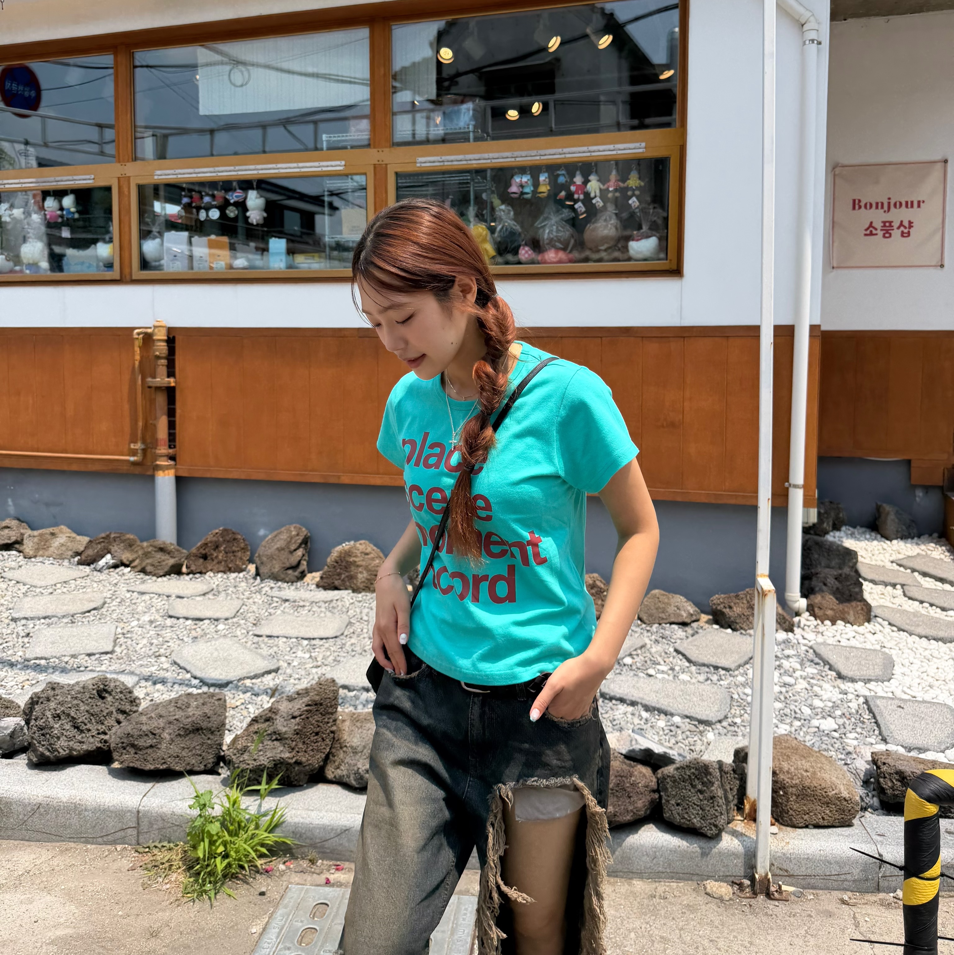 SLOW RECORD HOUSE Archive Typo T-Shirt Mint 착용 스타일 - 1