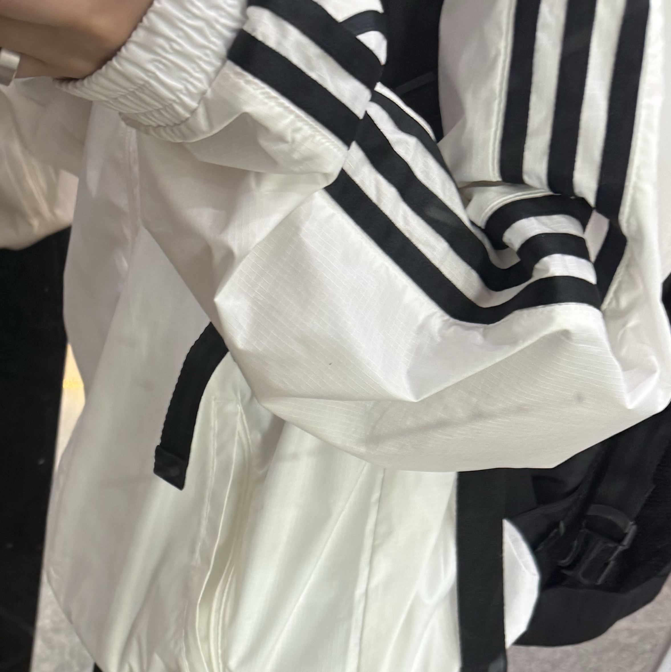 Adidas Retro Trefoil Jacket Chalk White - KR Sizing 착용 스타일
