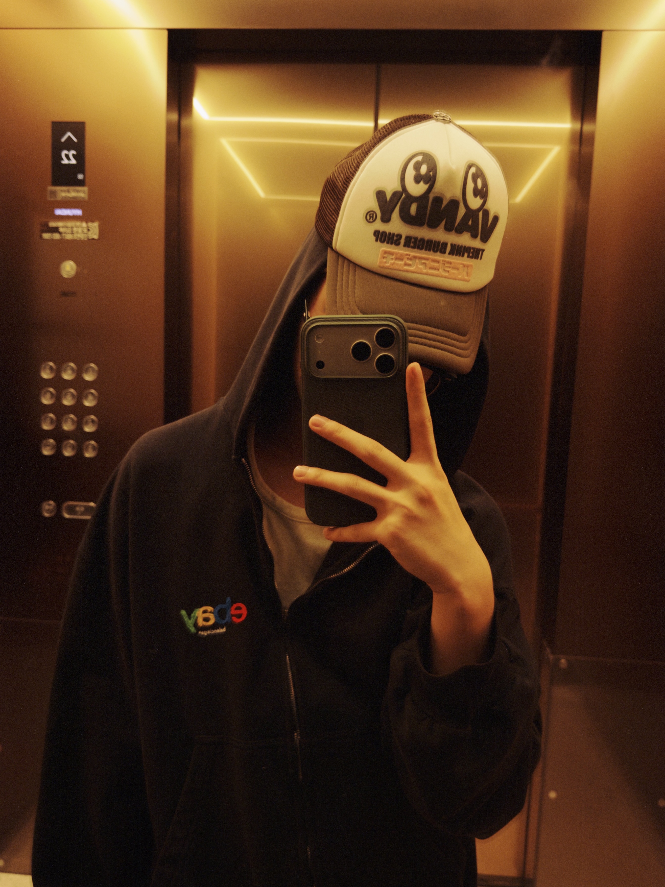 Vandy The Pink Eye Logo Trucker Hat Brown, Balenciaga Ebay Zip-Up Hoodie Regular Fit Black 착용 스타일