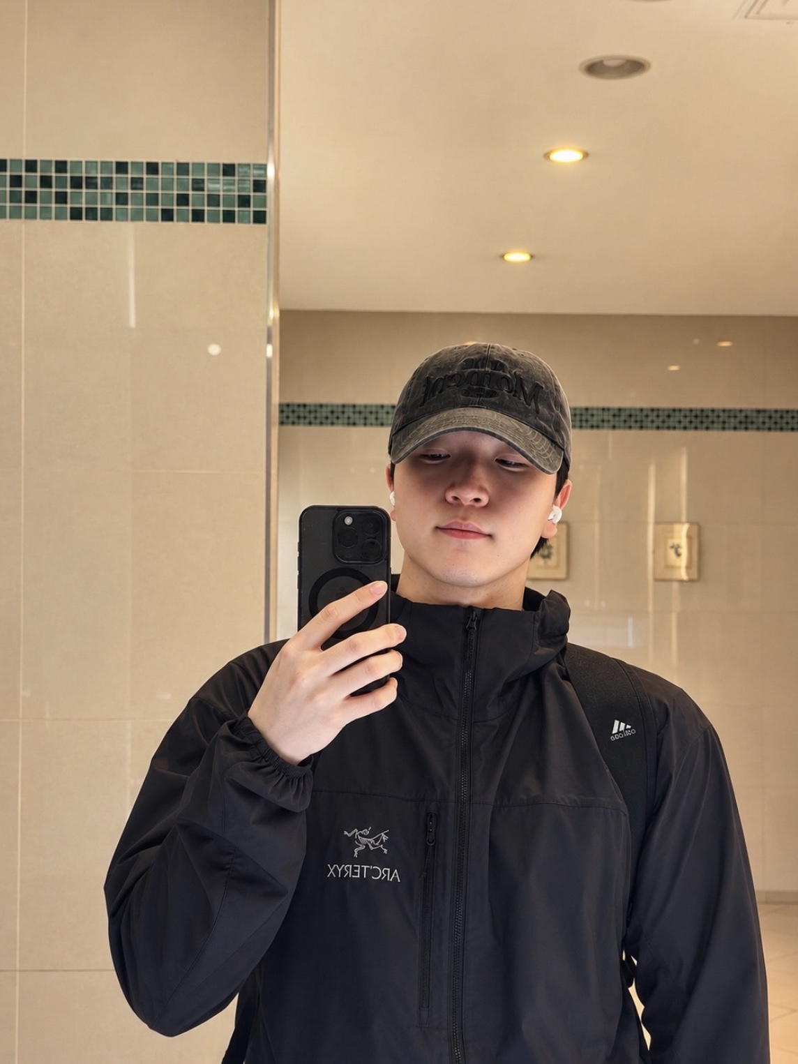 Arc'teryx Squamish Hoody Black 착용 스타일 - 1