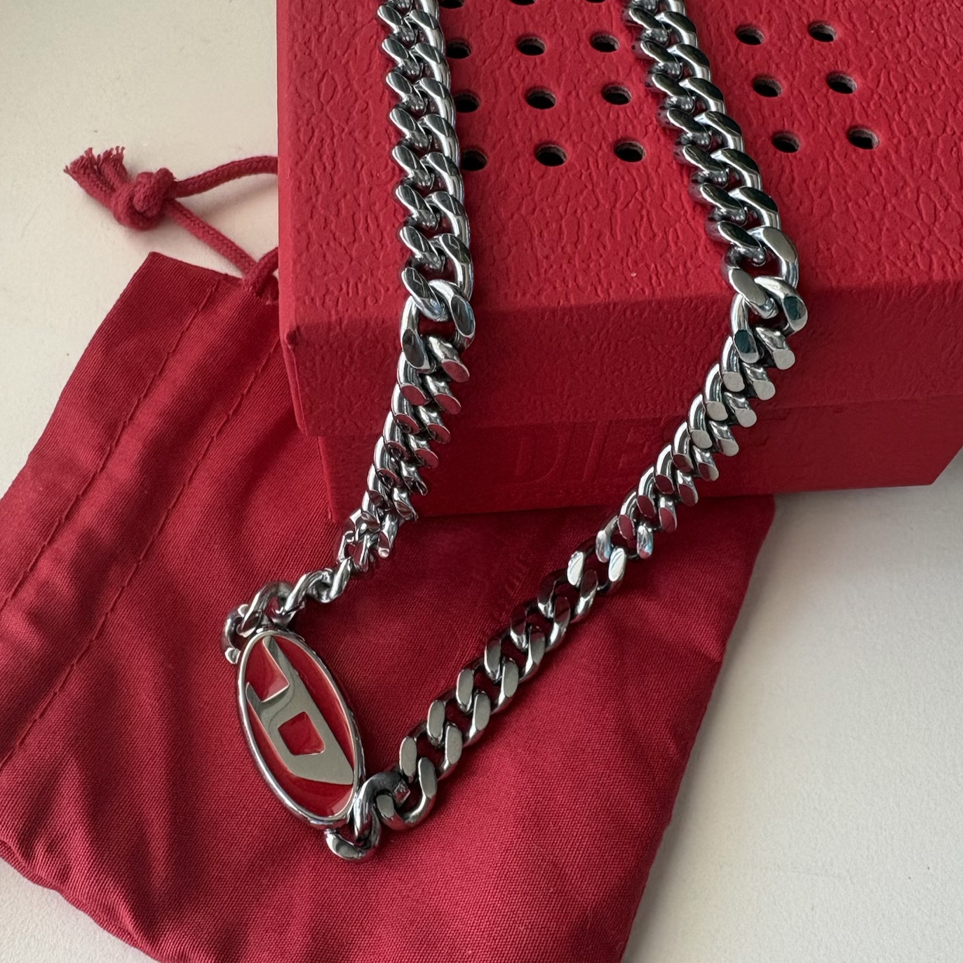Diesel Dx1446 Red Enamel Stainless Steel Chain Necklace Silver 착용 스타일