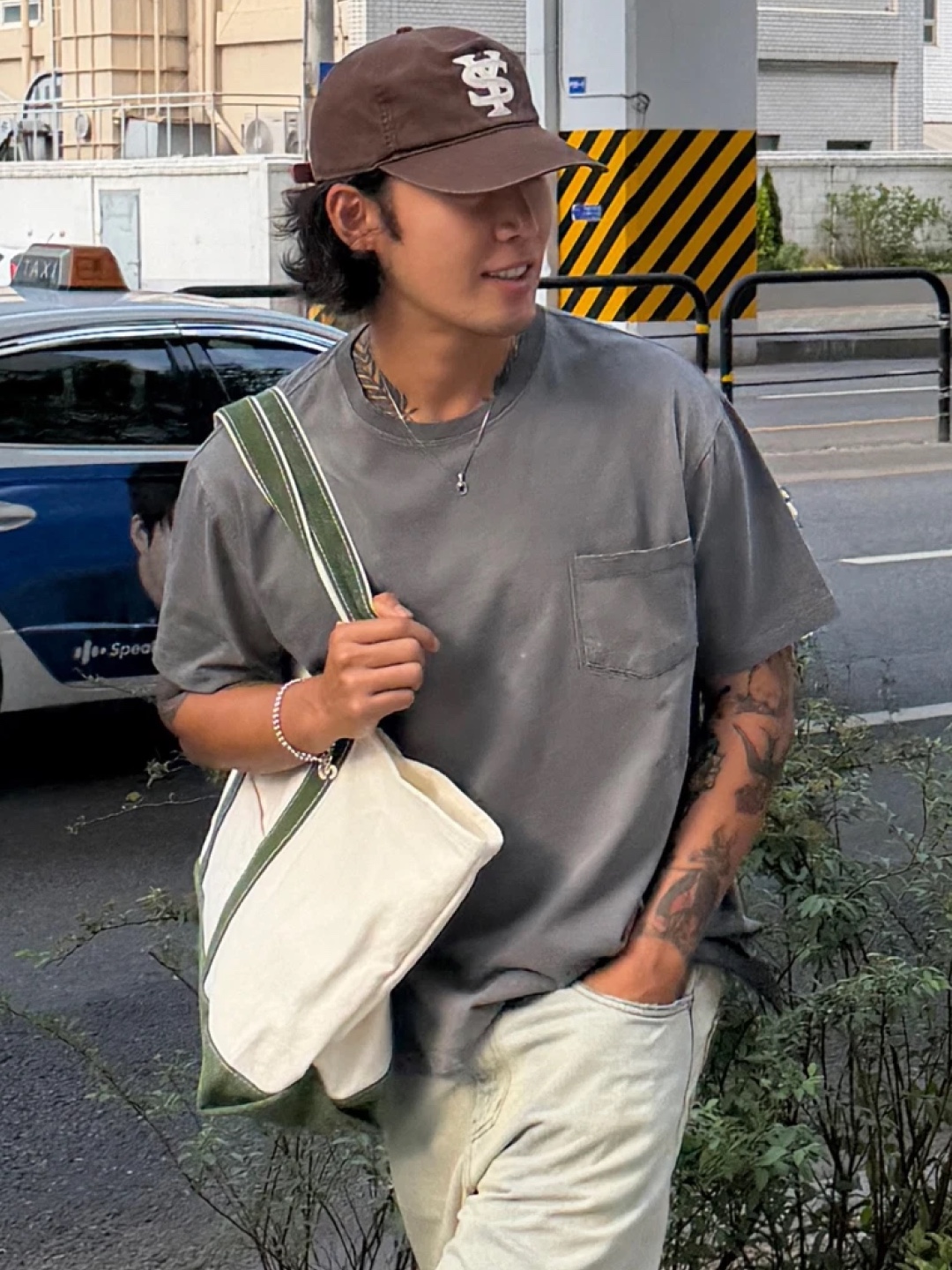 [핏더새 / 예약 배송] Undermycar POC Reach Out A Hand Vintage Washed T-Shirts Black, [핏더새] Undermycar Mu.113 Combi Raw Edge Washed T-Shirts Mocha 착용 스타일 - 5