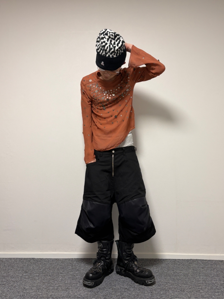 ROARINGRAD Layered Knee Bermuda Pants Black 착용 스타일