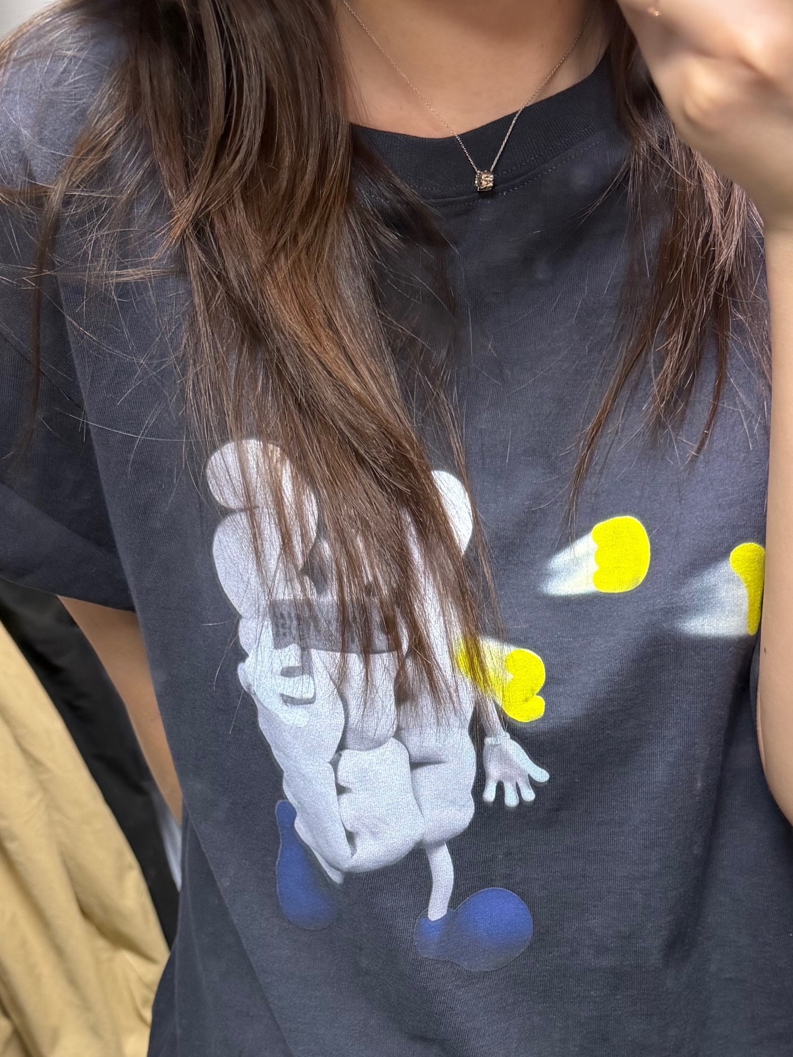 [더블적립]YESEYESEE Y.E.S Shooting Tee Charcoal 착용 스타일 - 3