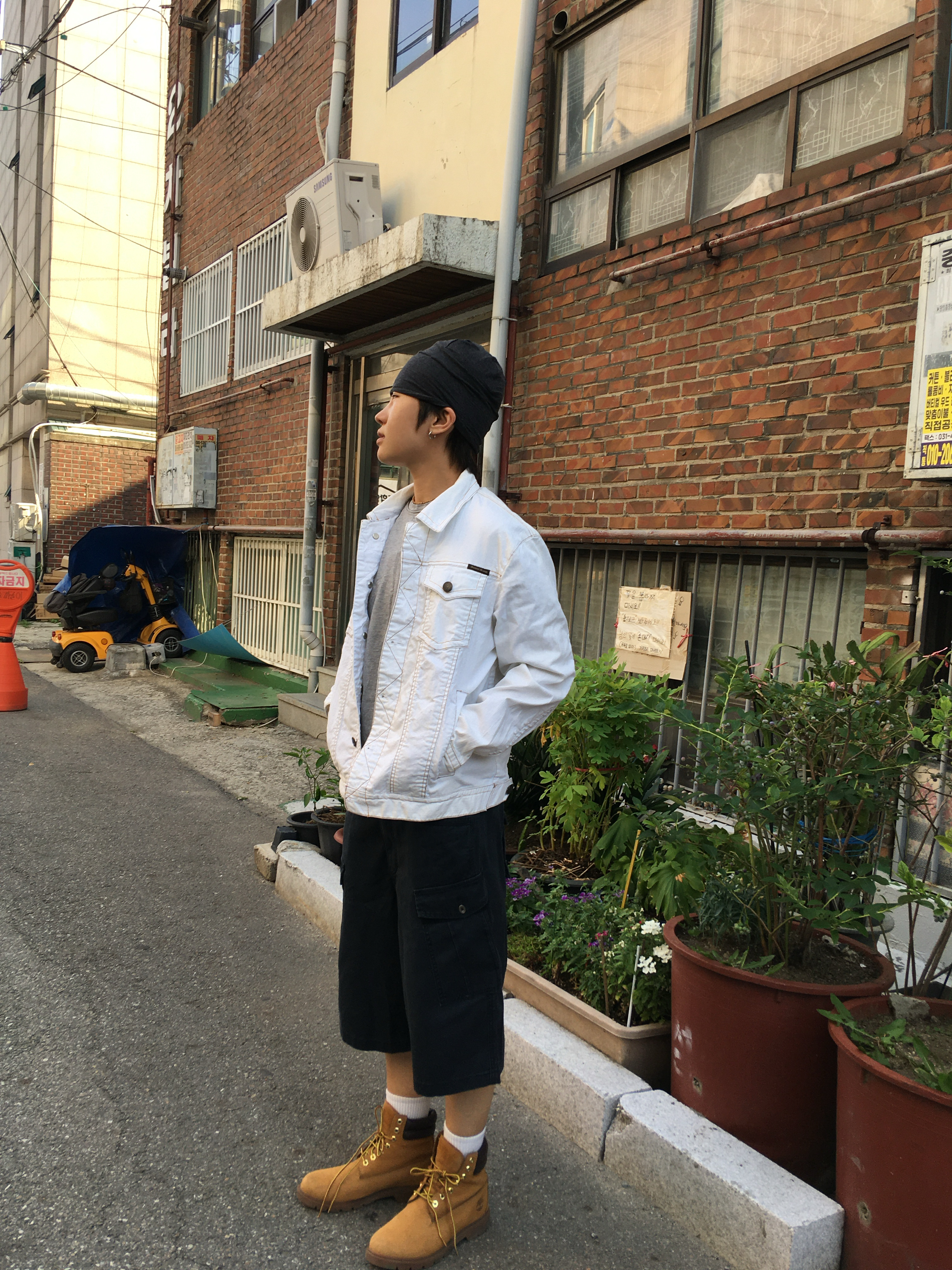 CHOWOO Monkey Pockets Cargo Shorts Washed Navy 착용 스타일 - 1