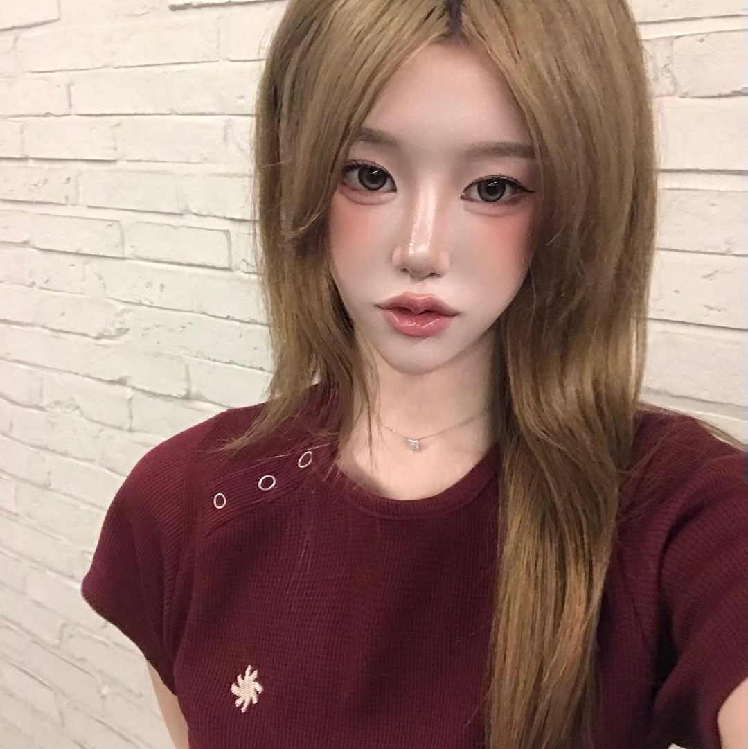 SLOW RECORD HOUSE Henley Neck Eyelet T-Shirt Burgundy 착용 스타일 - 3