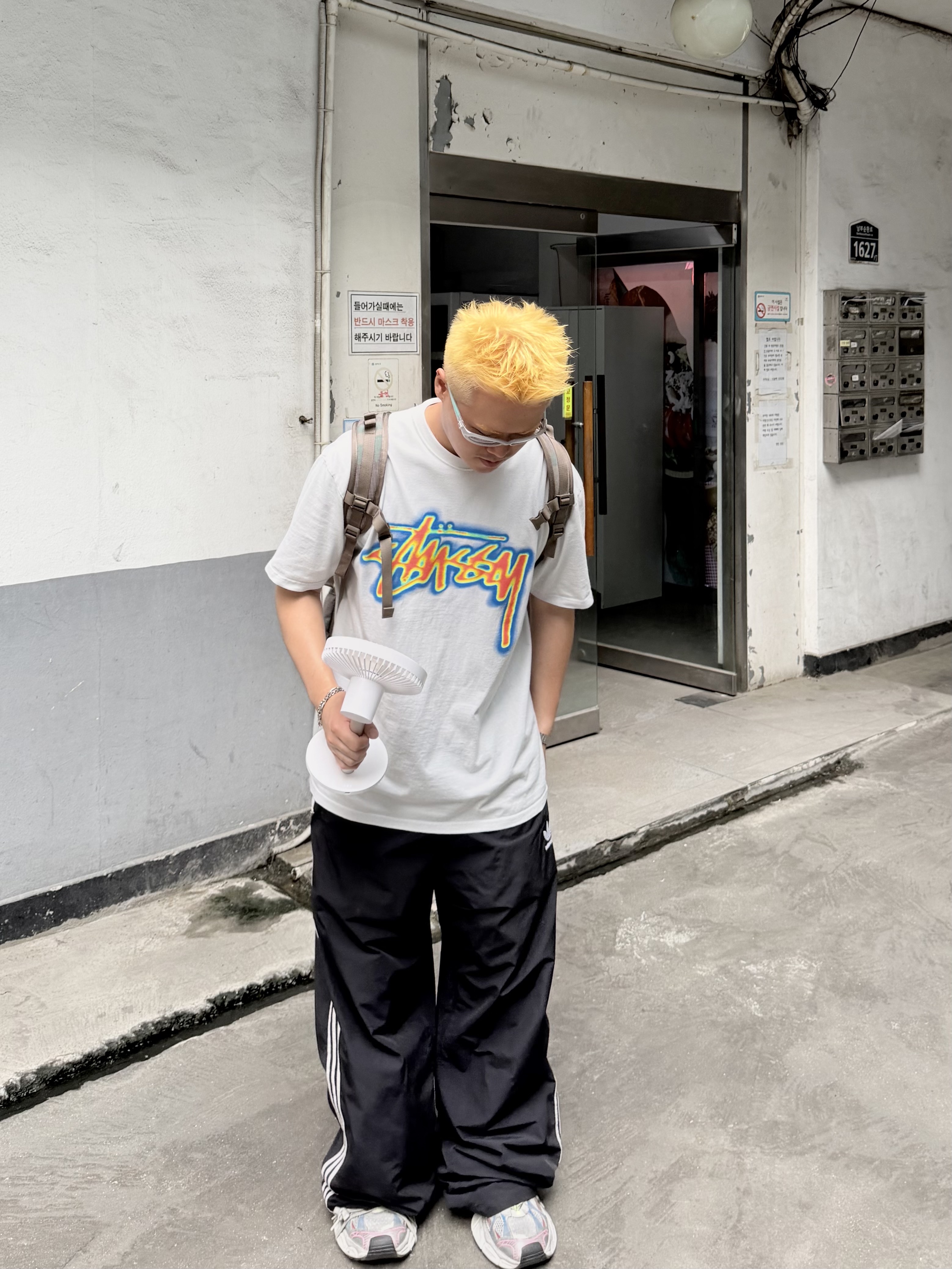 Balenciaga x Adidas Tracksuit Trousers Black, Balenciaga 3XL Sneakers White Red Blue 착용 스타일