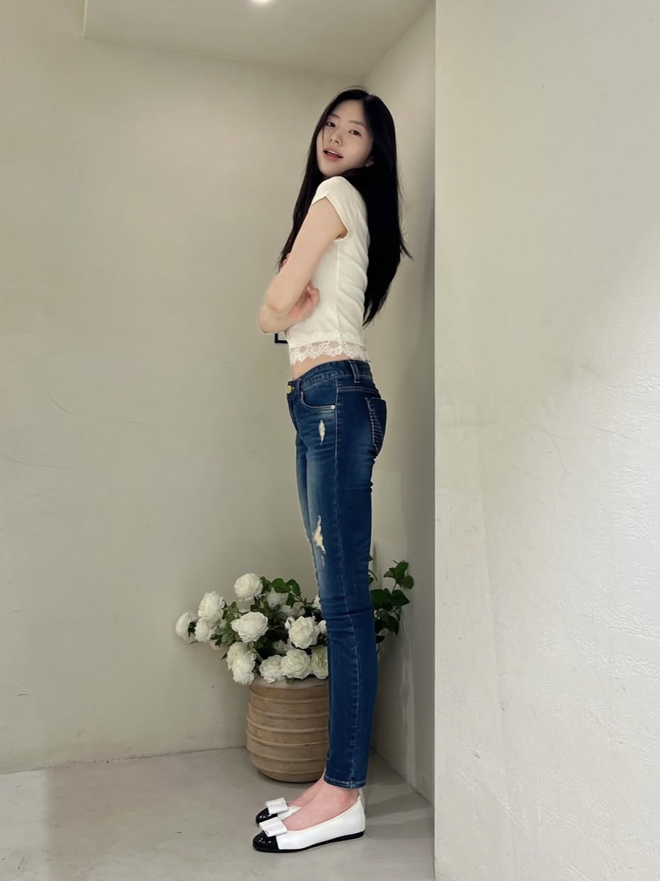 PHOS333 W Slim Fit Lace T-Shirt Ivory 착용 스타일 - 4