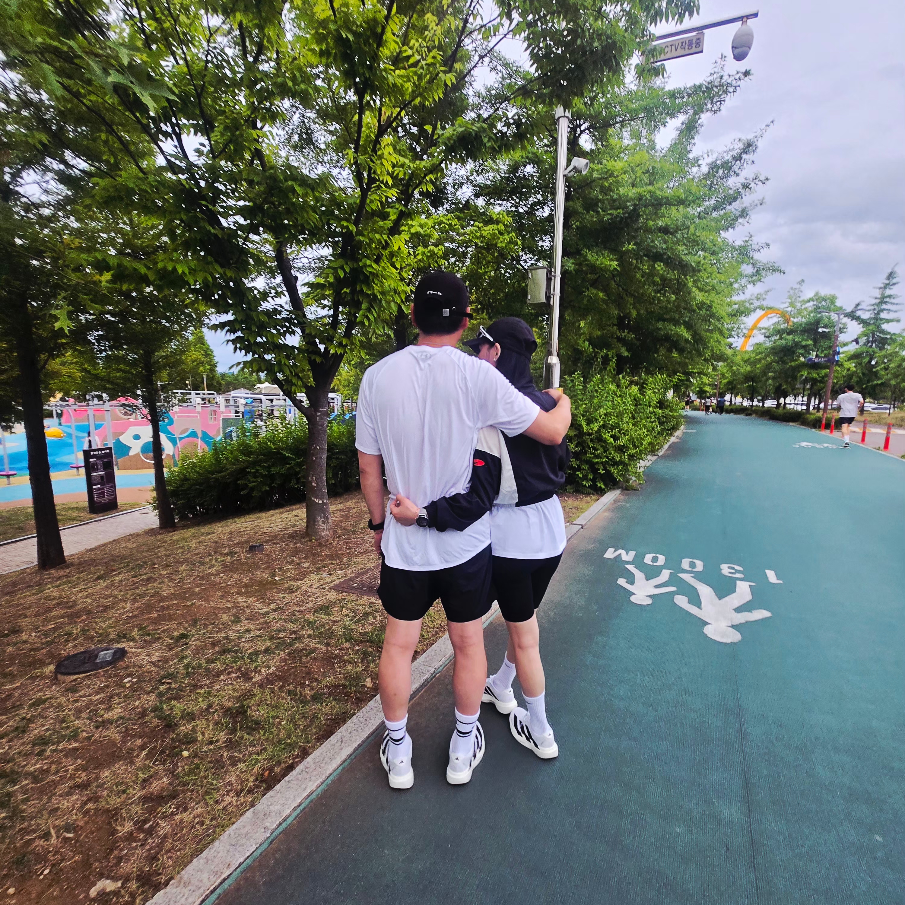 (W) Adidas Adizero EVO SL Cloud White Core Black, Adidas Adizero EVO SL Cloud White Core Black 착용 스타일 - 2