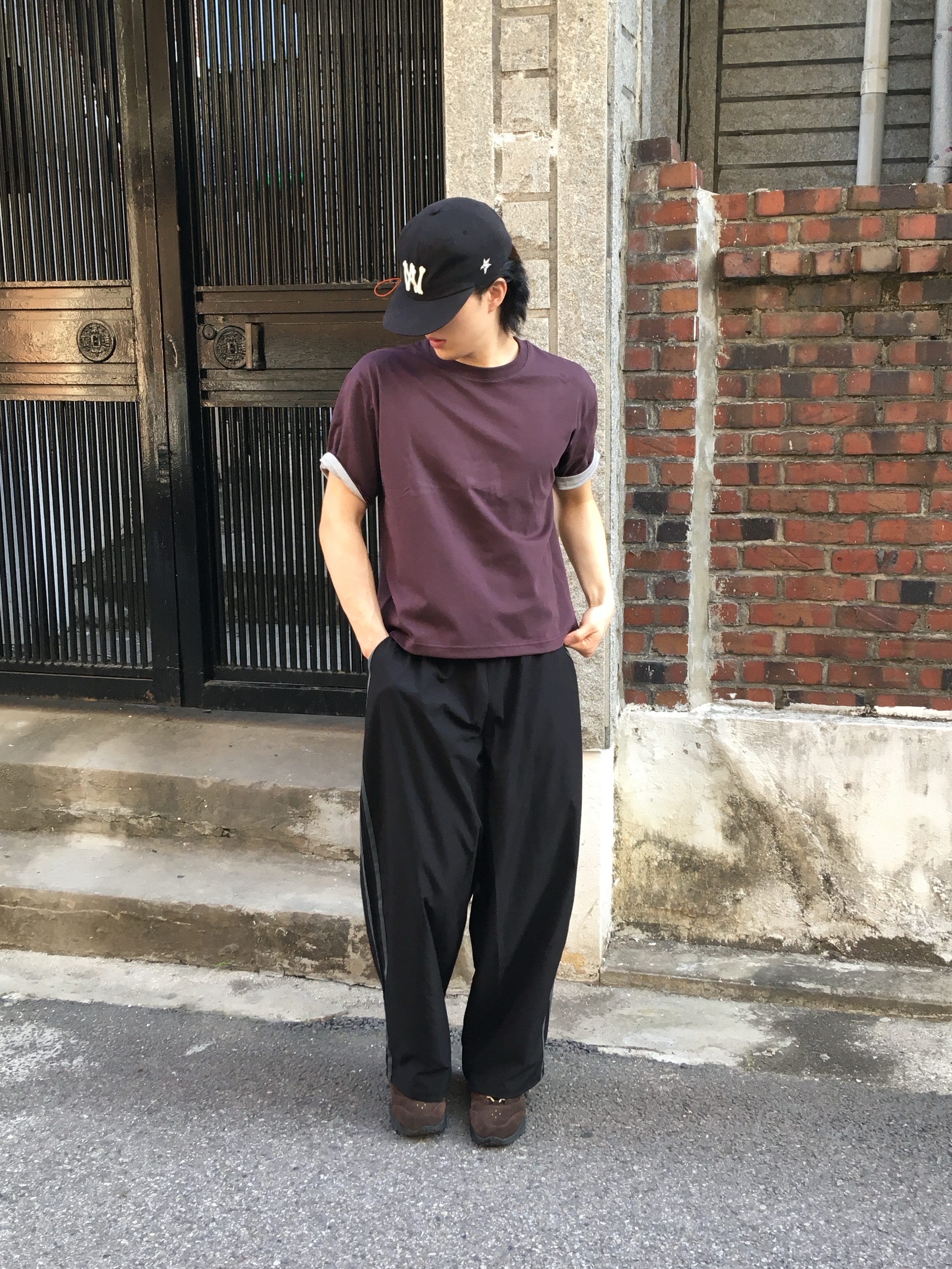 [6% 적립] NegativeThree Moley Tracking Sneakers Nut Brown, Aoiro 6-Panel Bone A/N Cap Black 착용 스타일