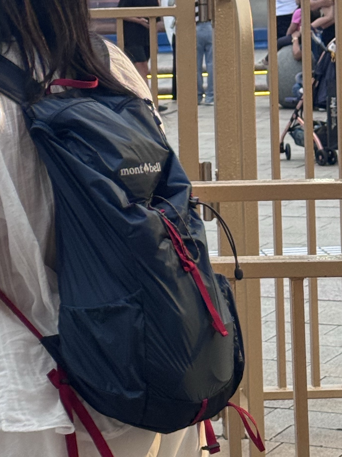 Montbell Versalite Pack 15 Backpack Blue Black, Montbell Storm Cruiser Jacket Red 착용 스타일 - 3