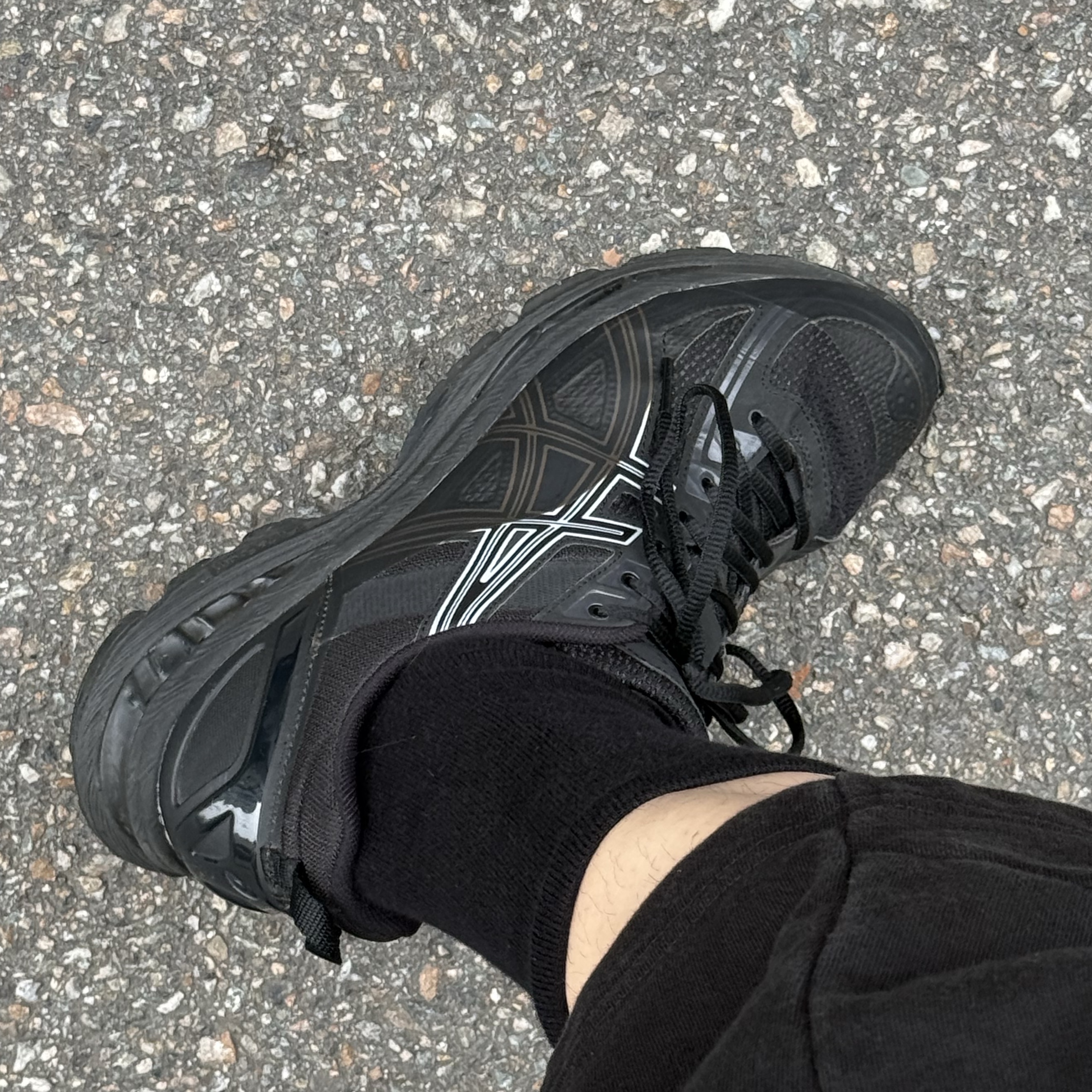 Asics x Kiko Kostadinov Gel-Burz 1 Black 착용 스타일 - 2