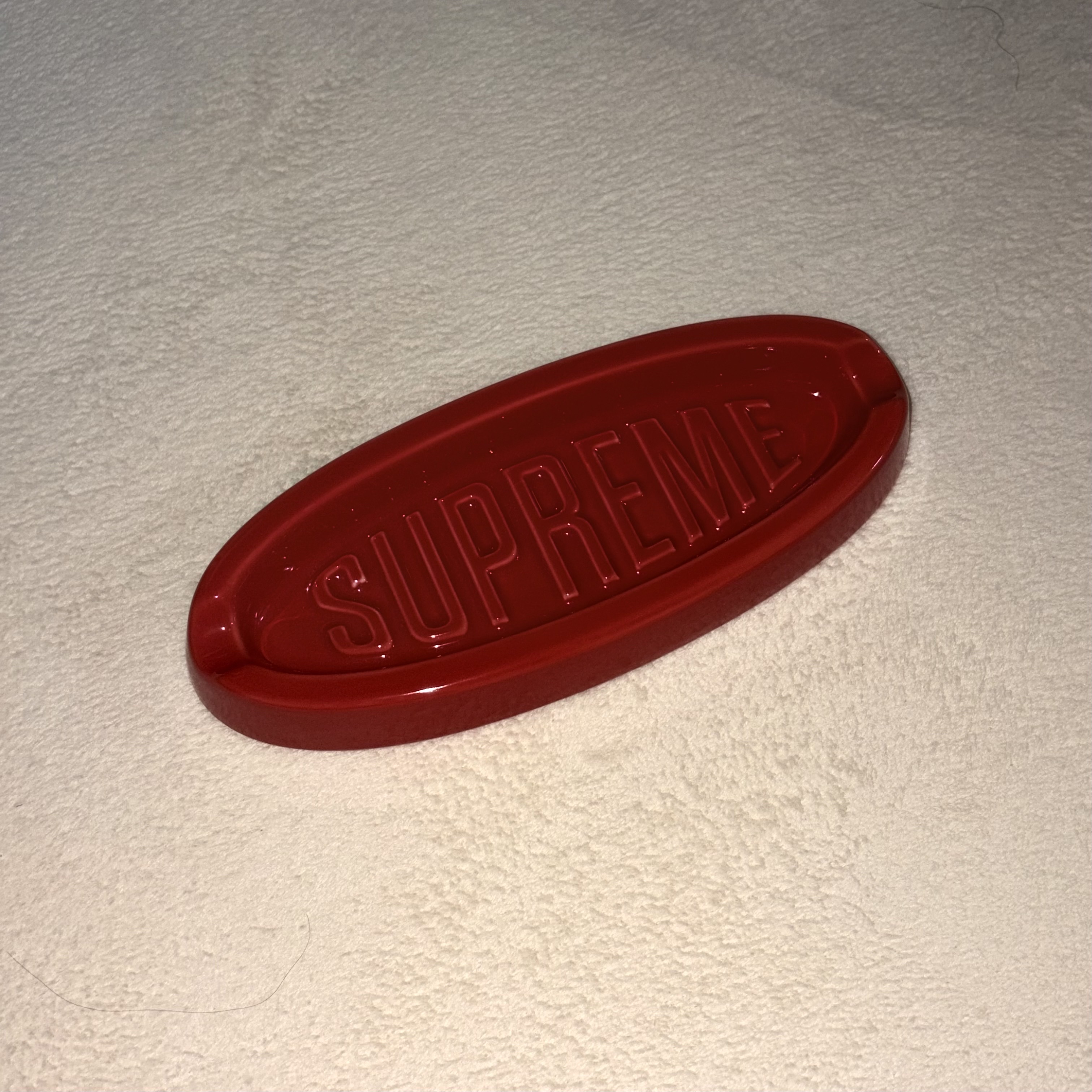 Supreme Oval Tray Red - 26SS 착용 스타일