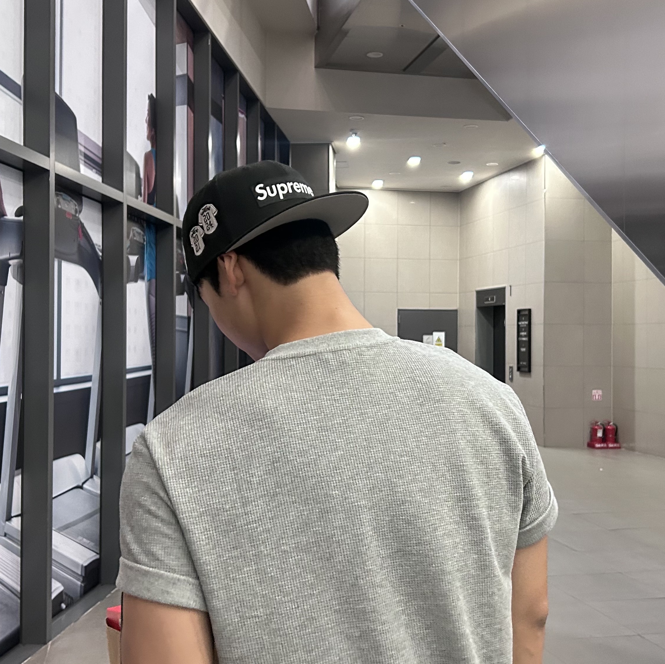 Supreme x New Era Jerseys Box Logo Black - 24FW 착용 스타일 - 2