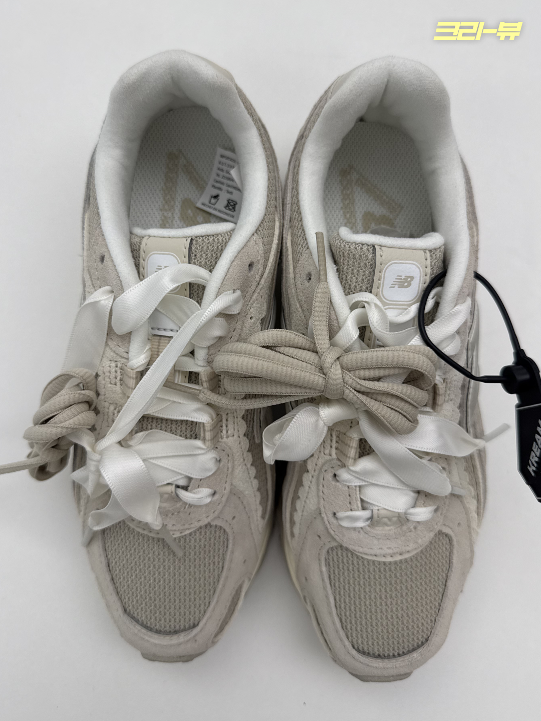 New Balance 204L Sea Salt Linen, New Balance 204L Reflection Truffle Salt 착용 스타일 - 3