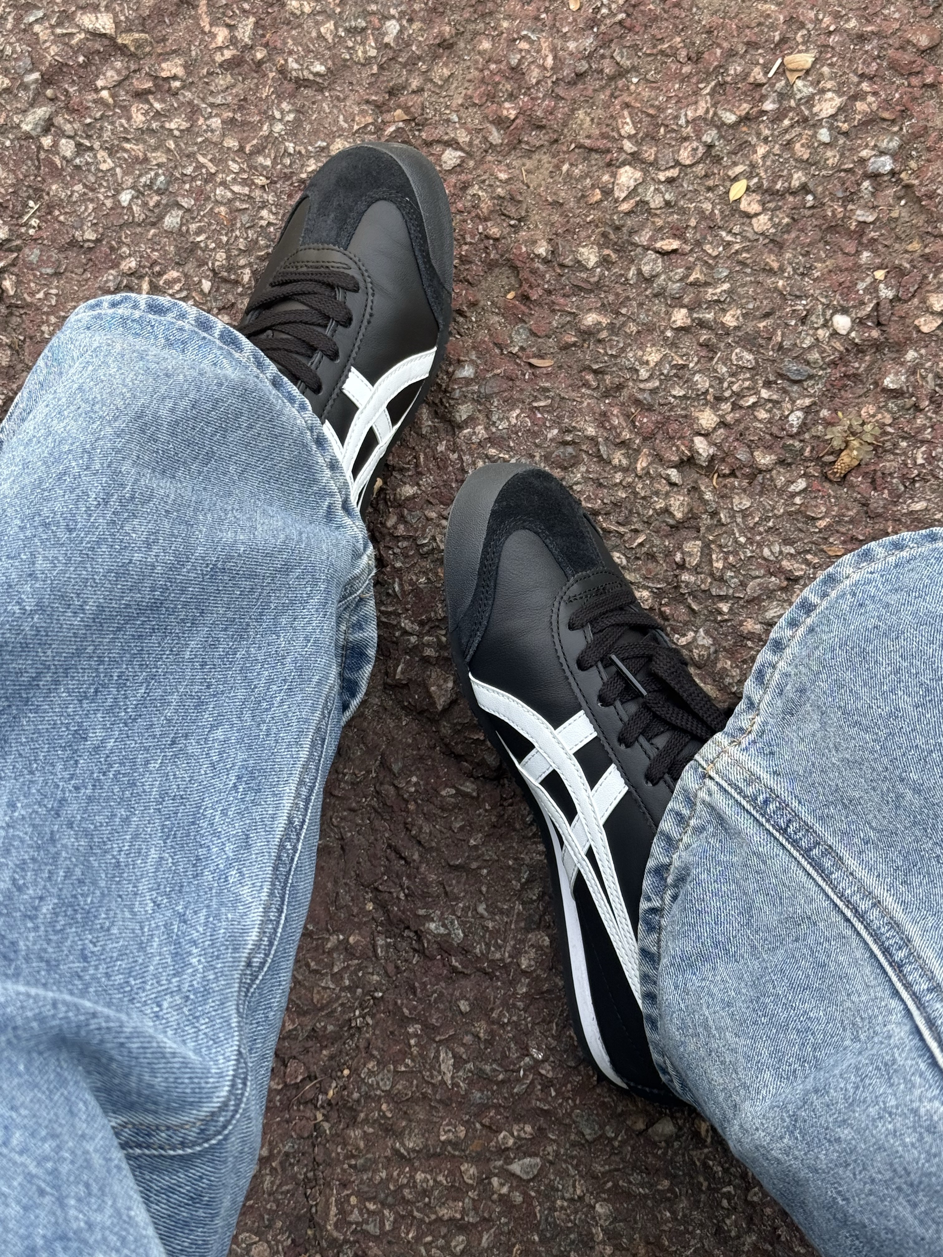Onitsuka Tiger Mexico 66 Black White 착용 스타일 - 1