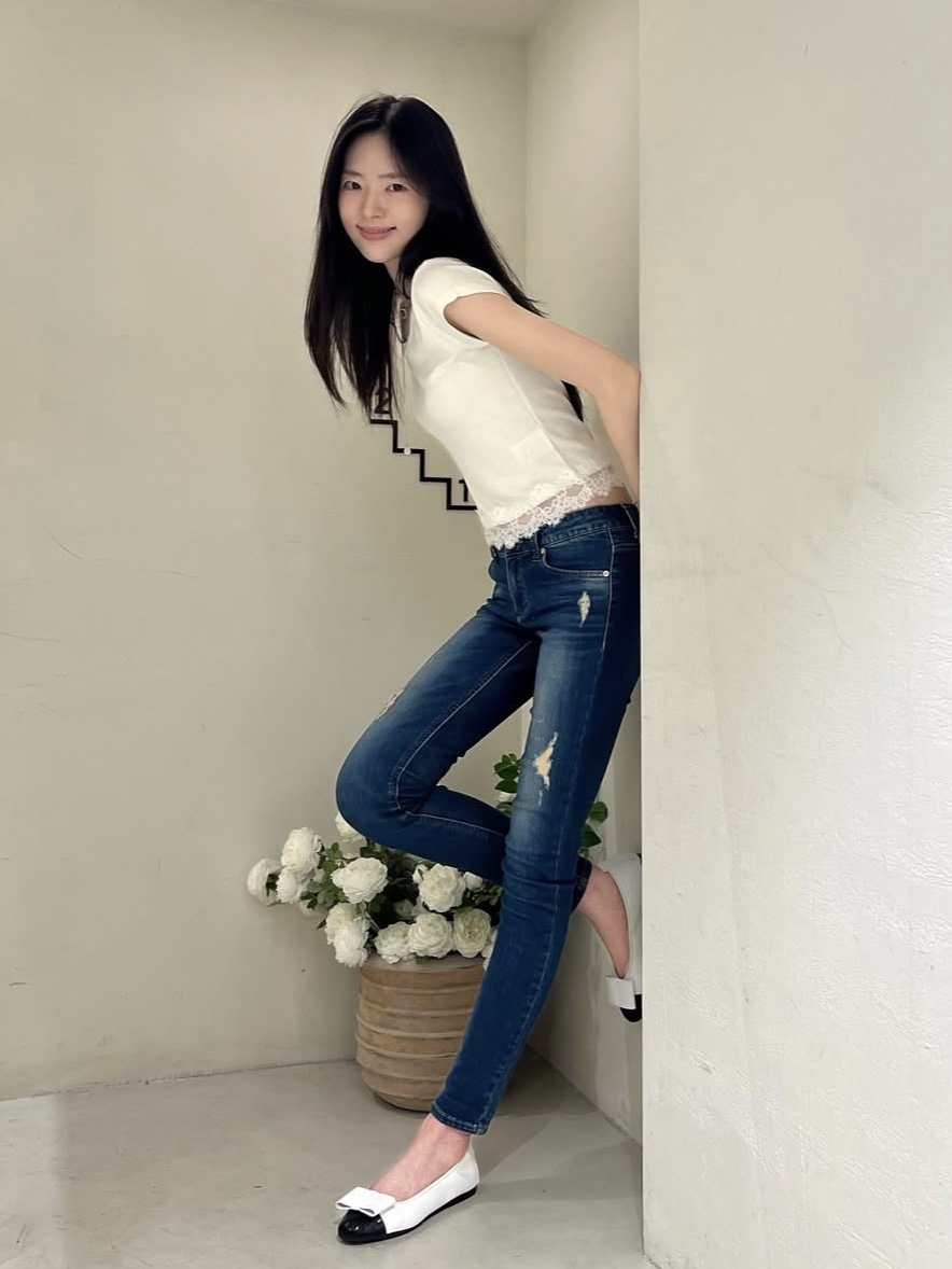 PHOS333 W Slim Fit Lace T-Shirt Ivory 착용 스타일 - 3